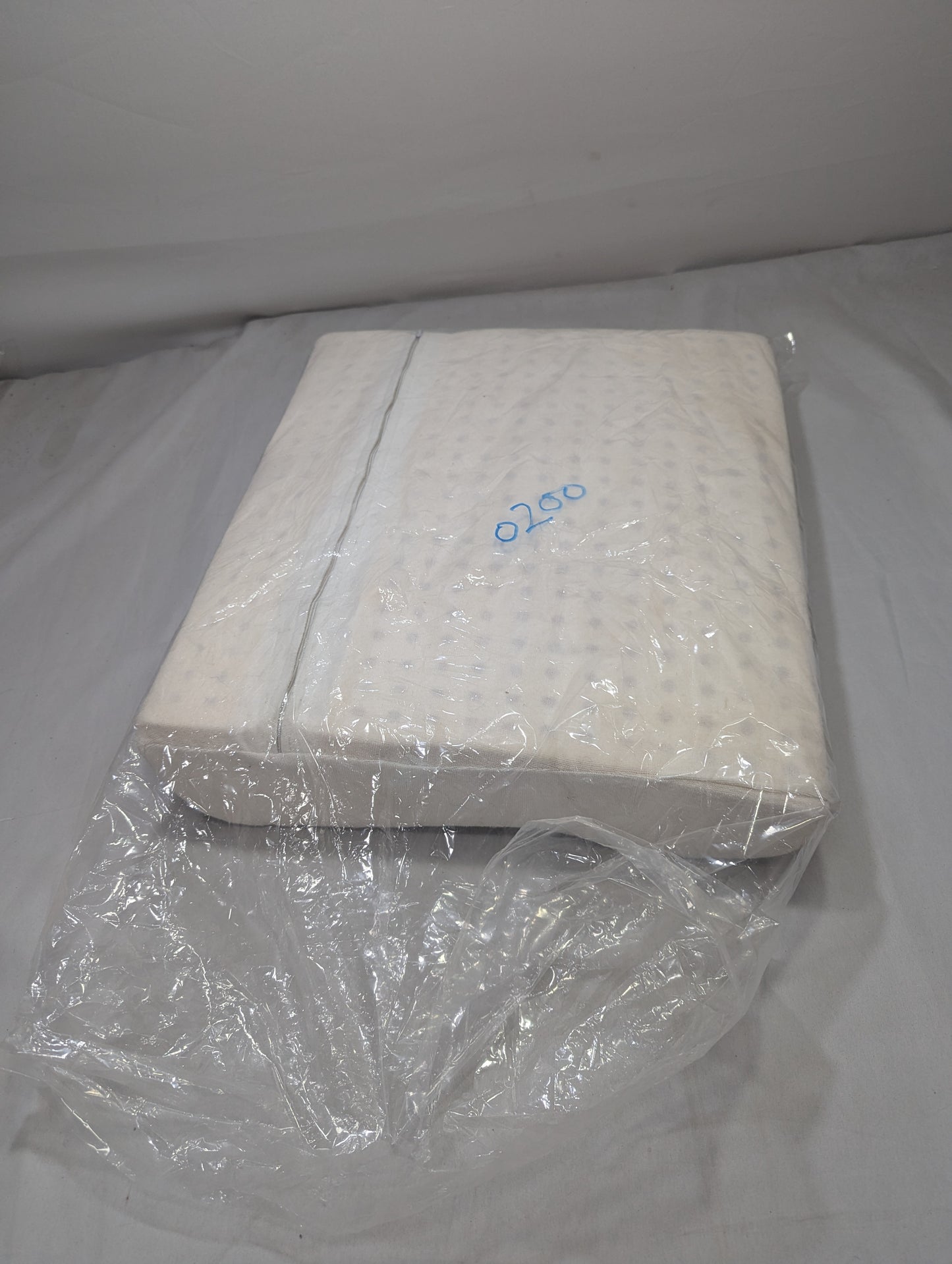 LATEX Imported Lot Memory foam Pillow P0200