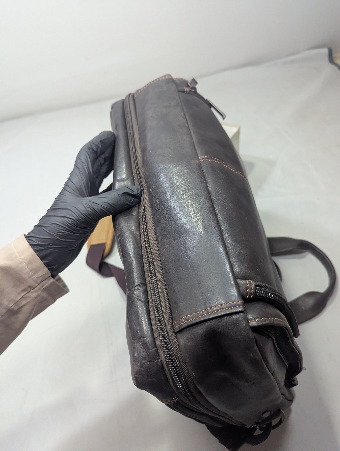 KENNETH COLE REACTION Leather  Title will update soon