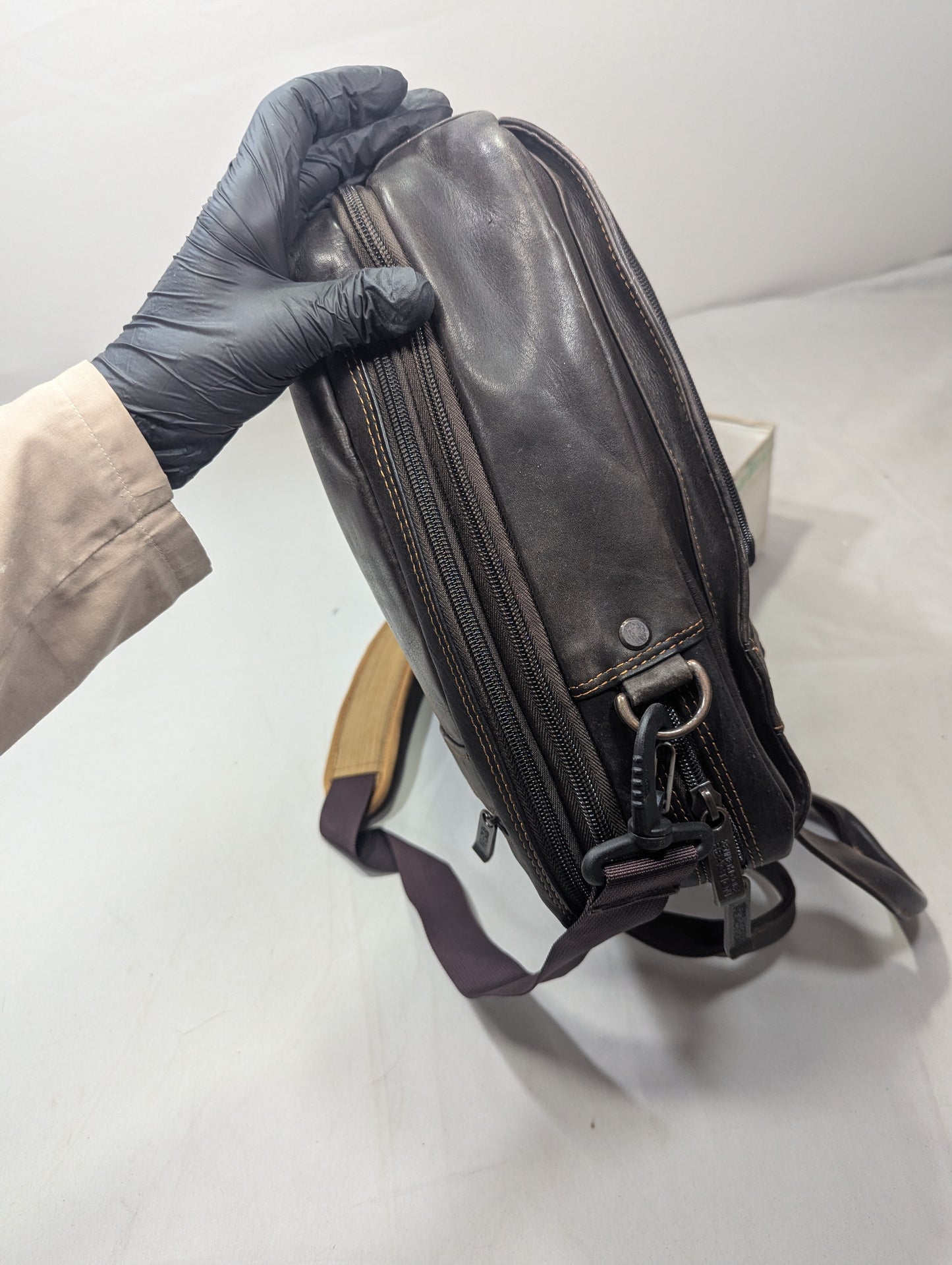 KENNETH COLE REACTION Leather  Title will update soon