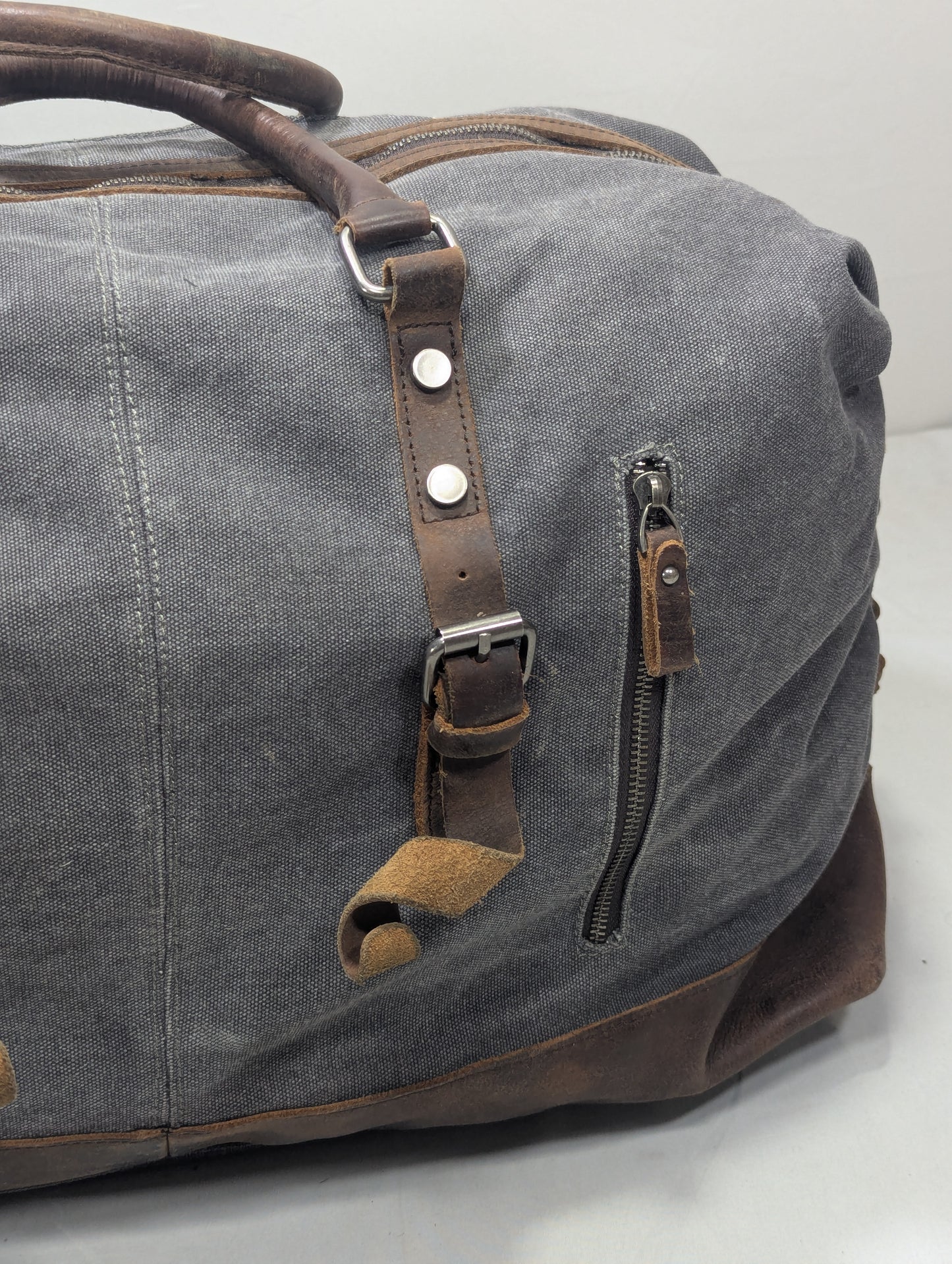 Canvas leather Title will update soon