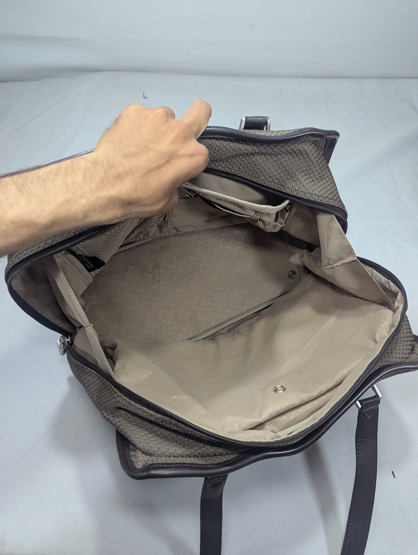 Samsonite Title will update soon