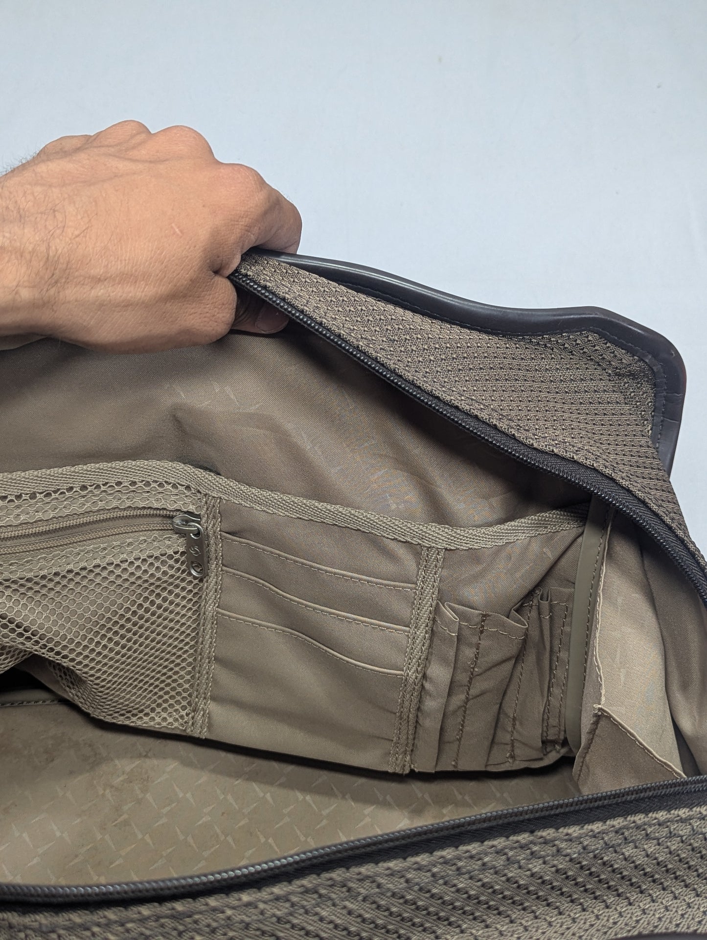 Samsonite Title will update soon