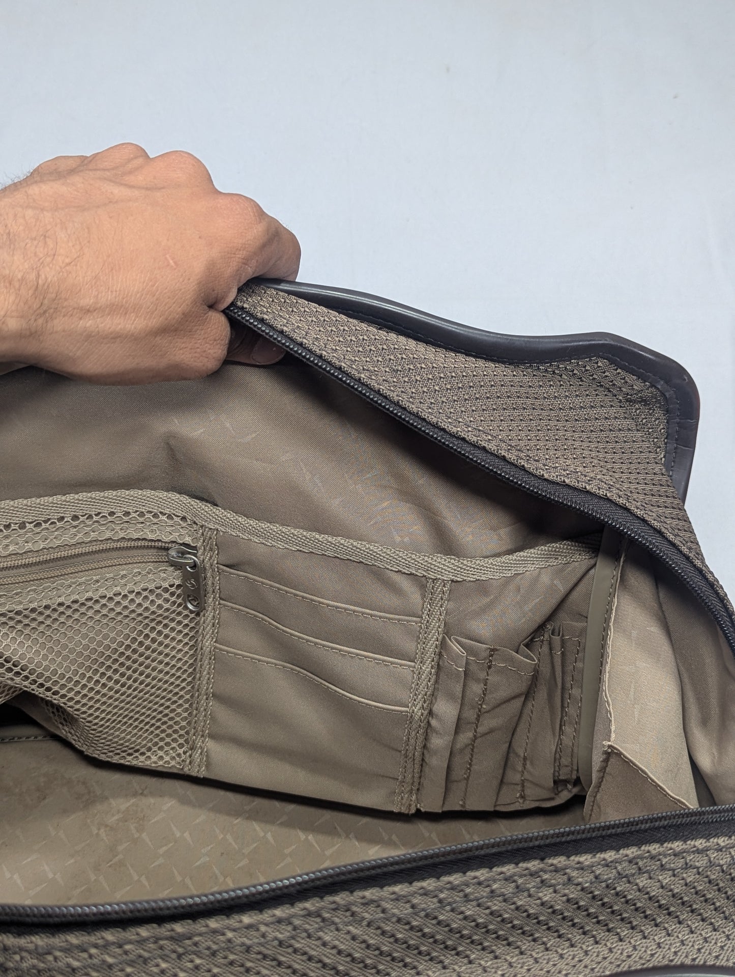 Samsonite Title will update soon