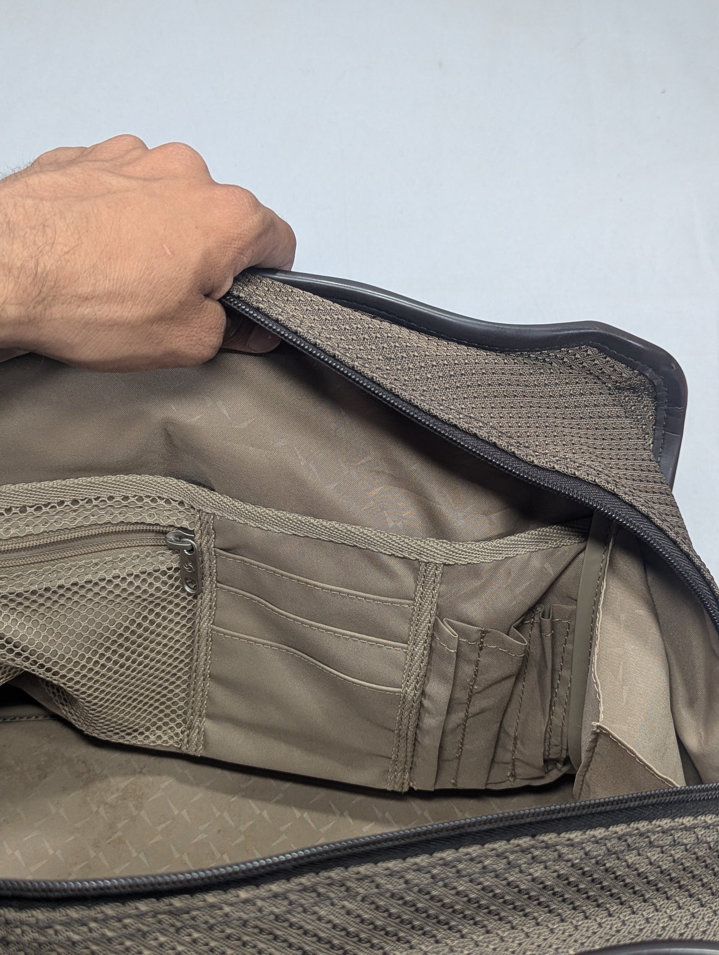 Samsonite Title will update soon