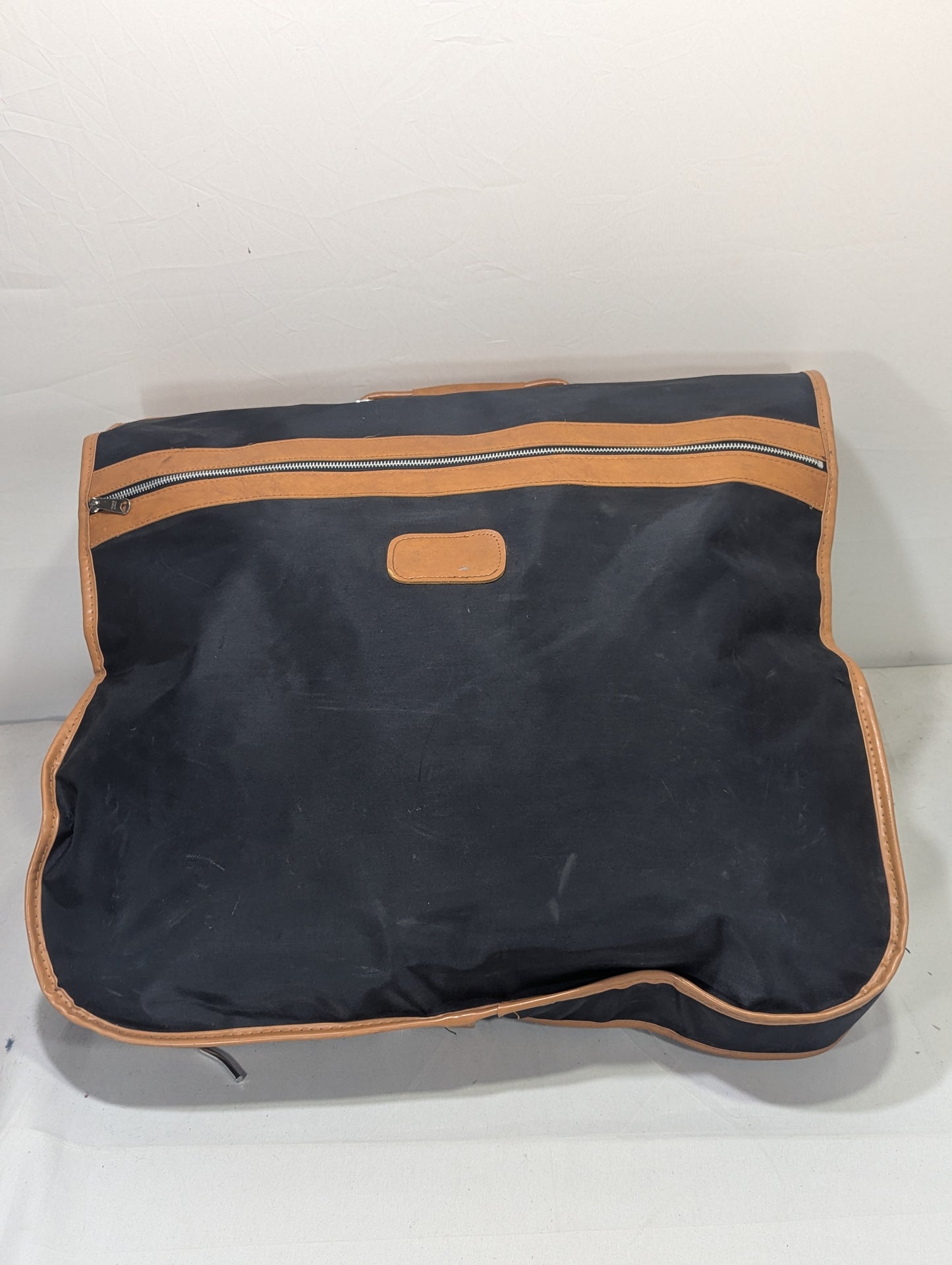 Suit Bag Title will update soon