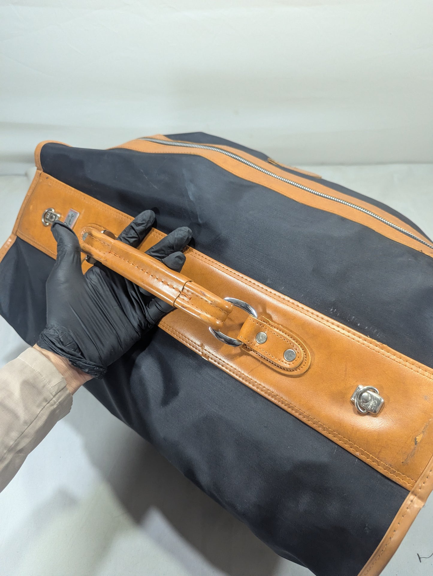 Suit Bag Title will update soon