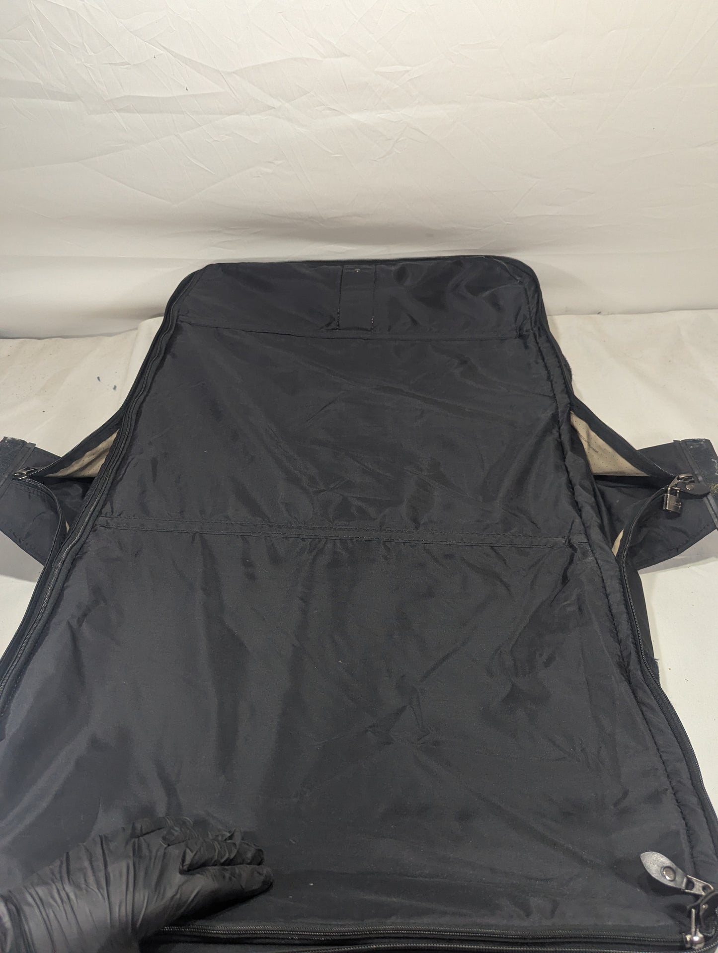 Suit Bag Title will update soon