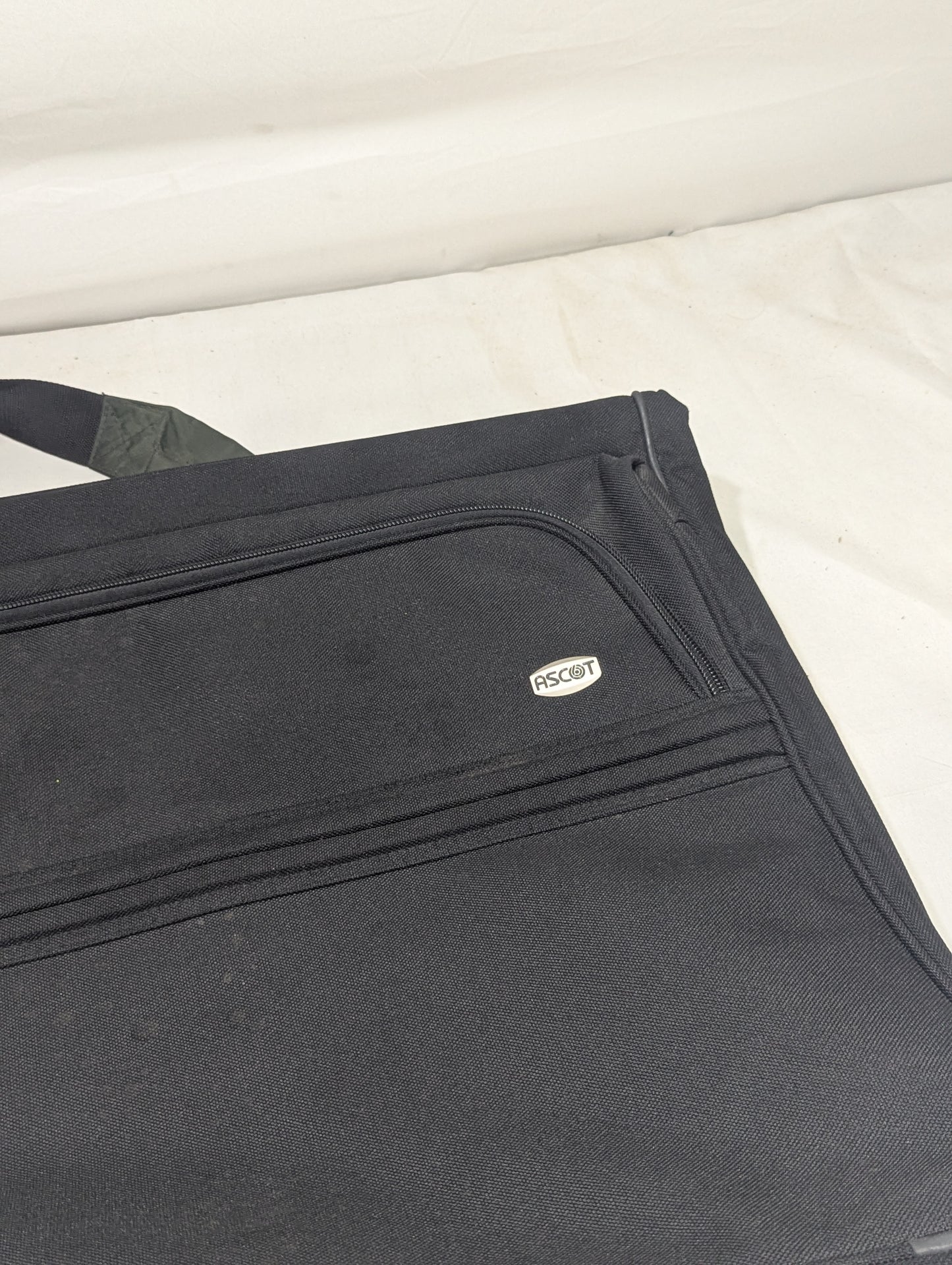 Suit Bag Title will update soon