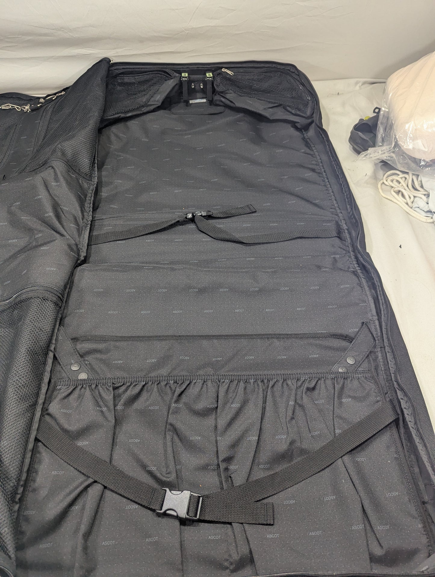 Suit Bag Title will update soon