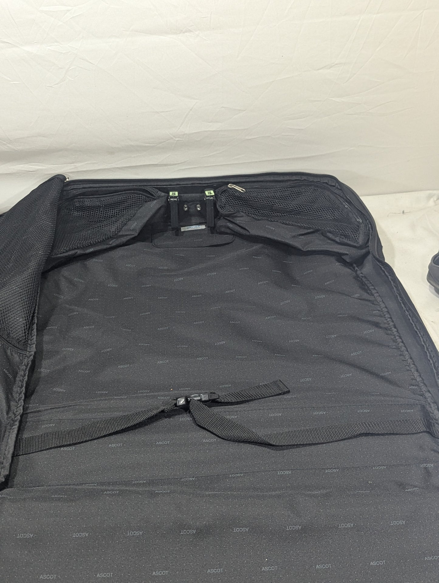 Suit Bag Title will update soon