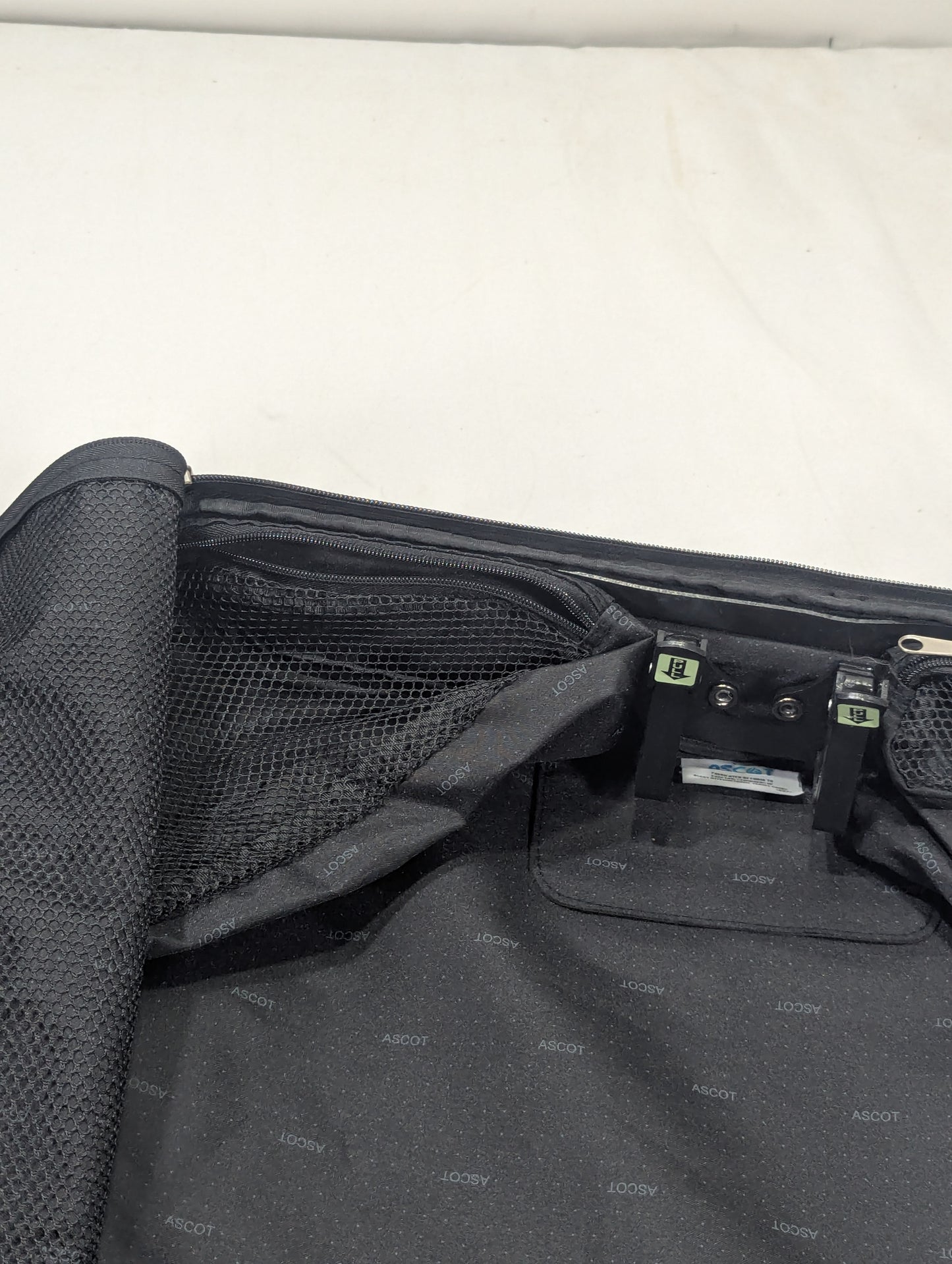 Suit Bag Title will update soon
