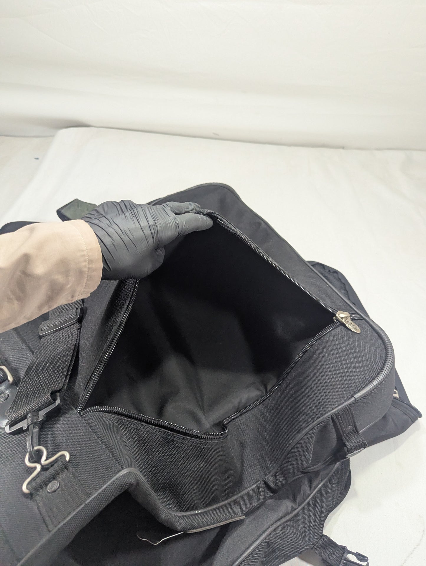 Suit Bag Title will update soon