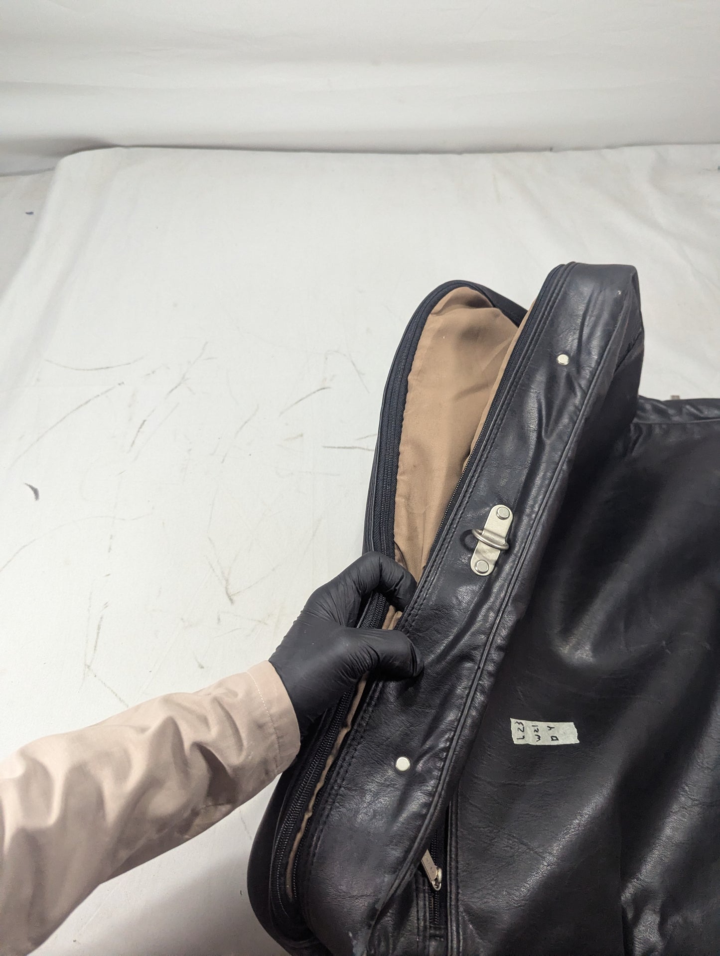 Suit Bag Title will update soon