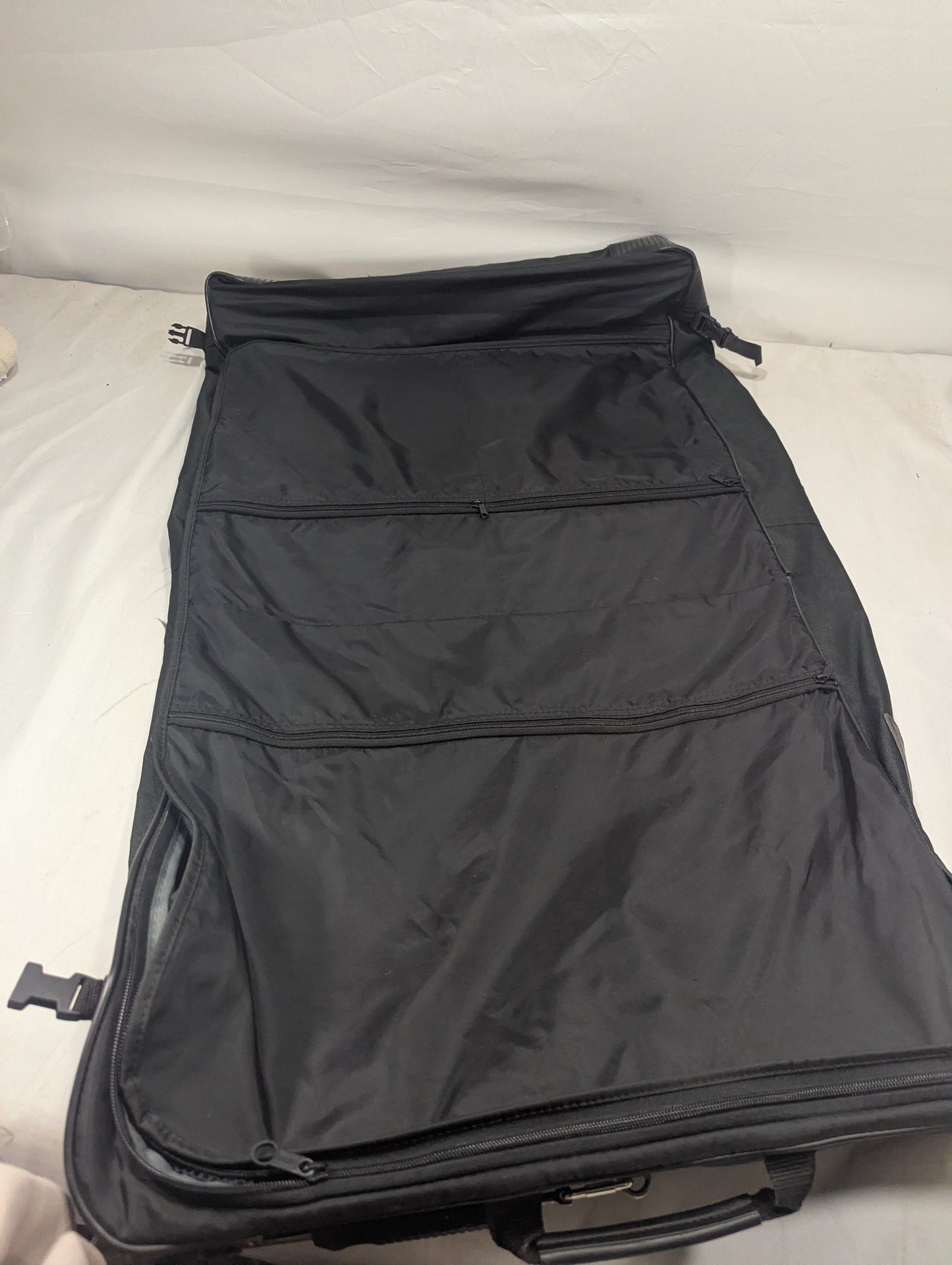 Suit Bag Title will update soon