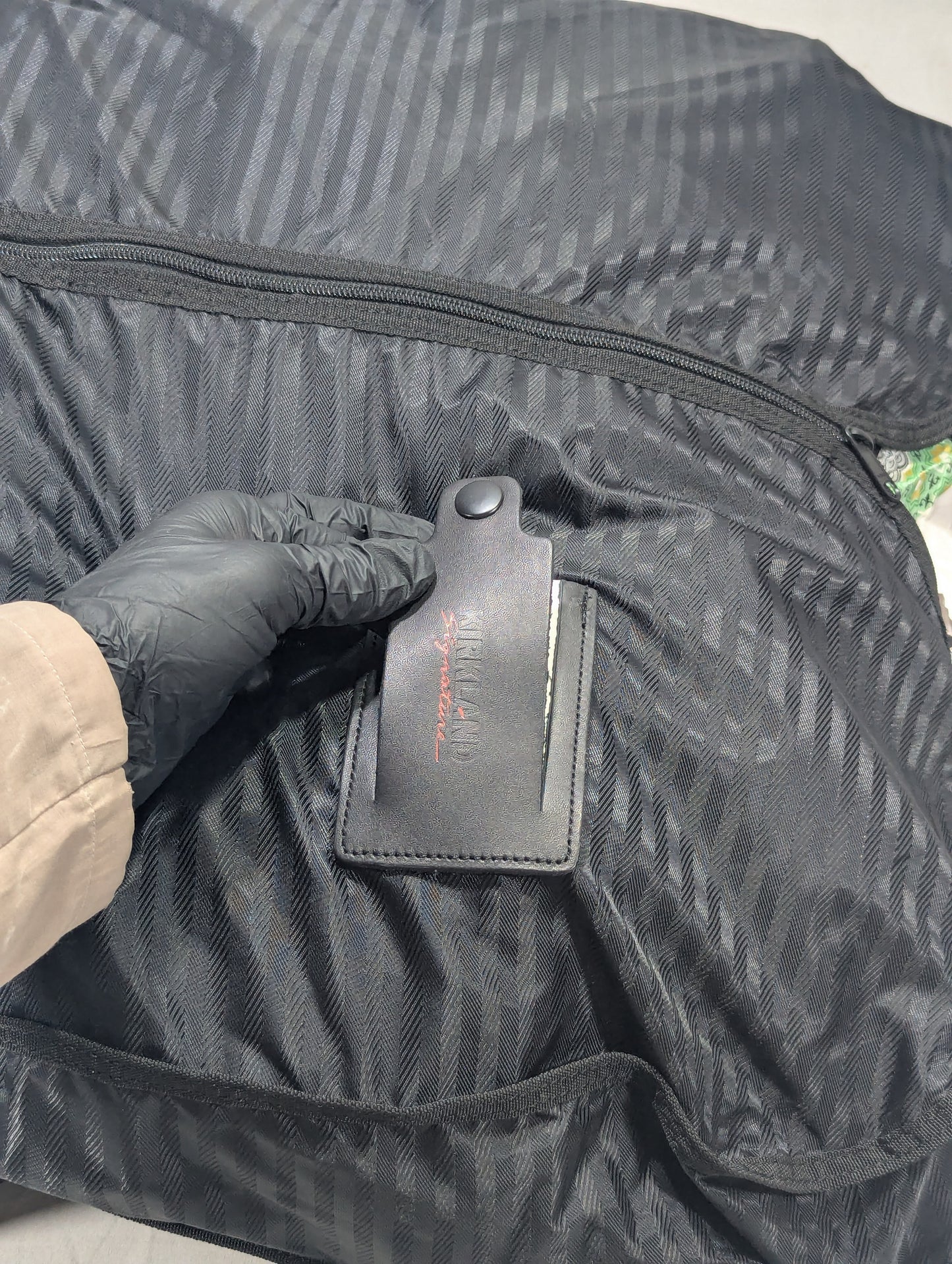 Suit Bag Title will update soon