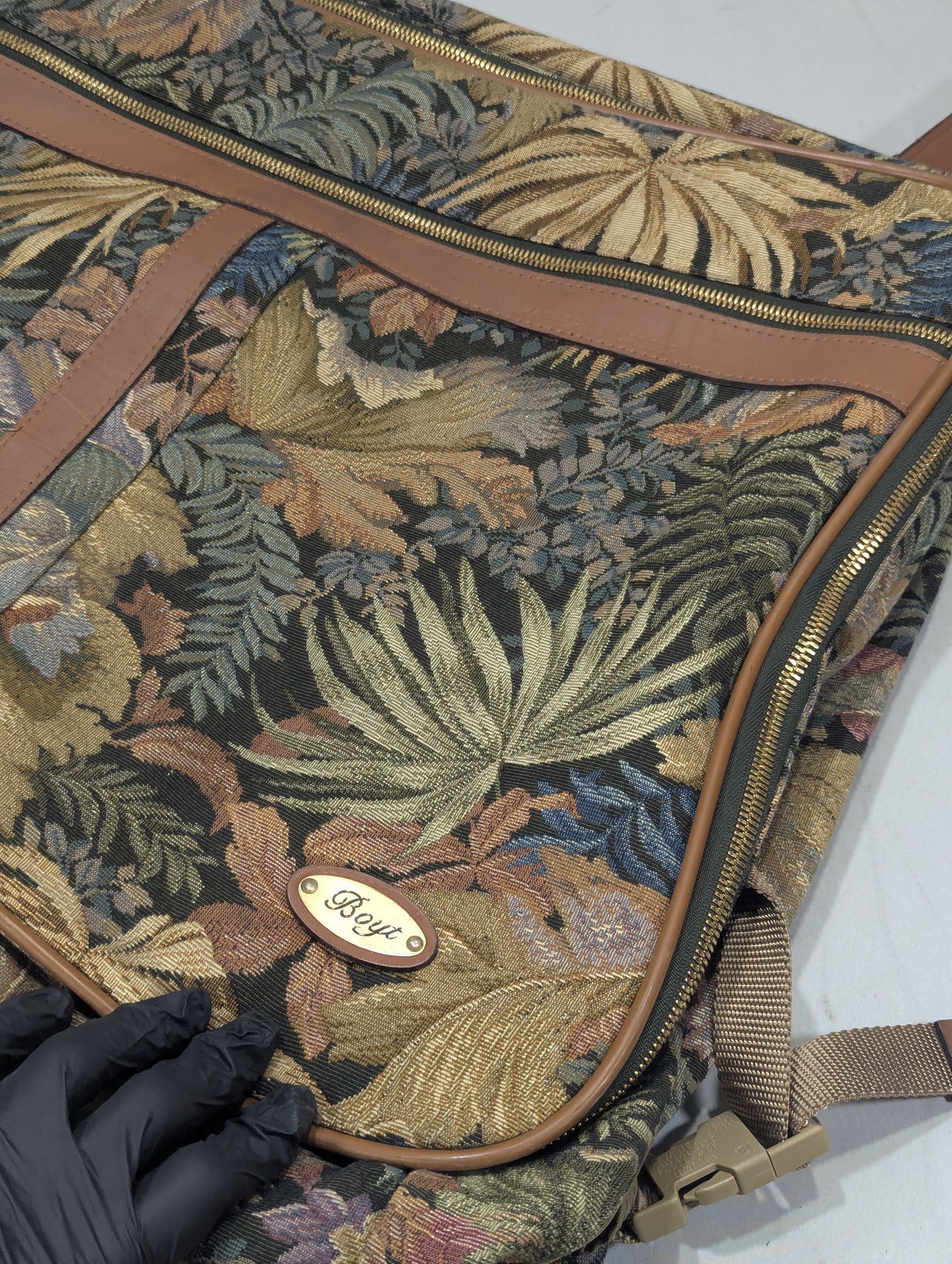 Suit Bag Title will update soon