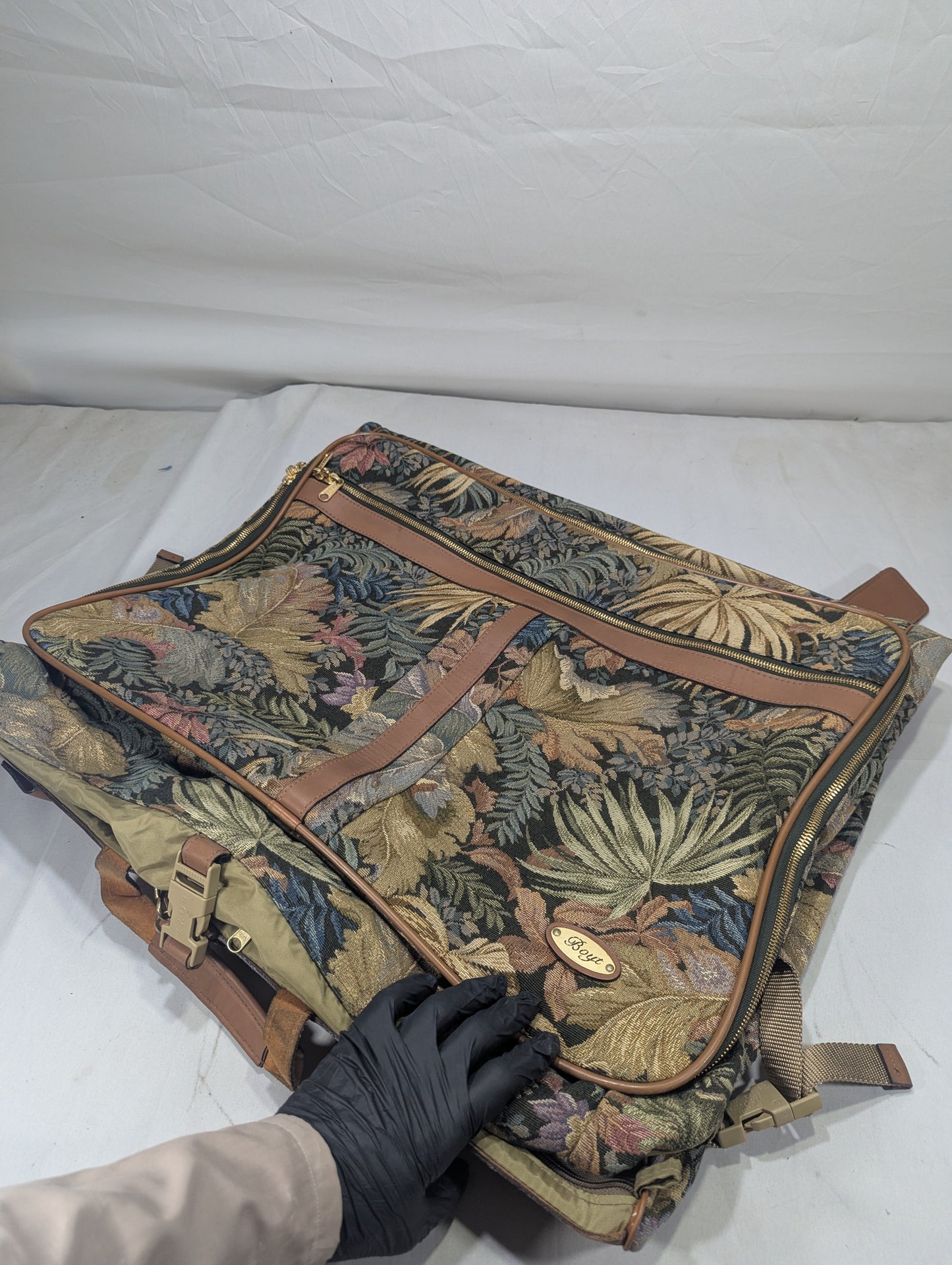 Suit Bag Title will update soon