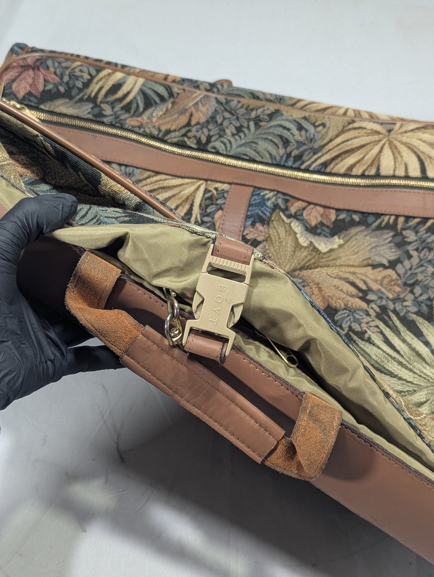 Suit Bag Title will update soon