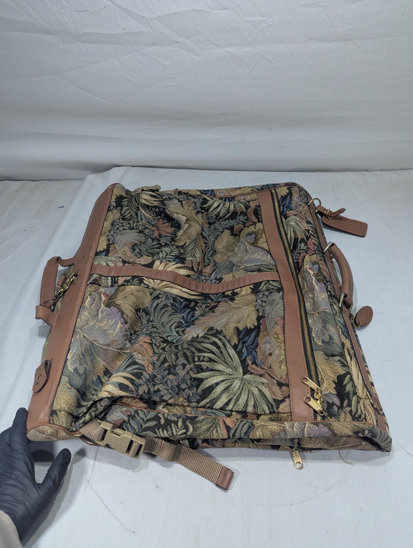 Suit Bag Title will update soon
