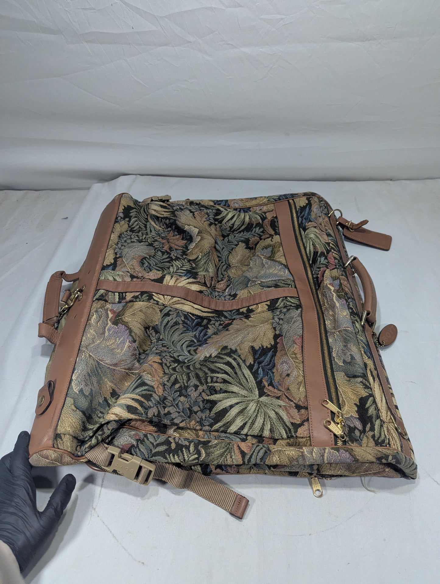 Suit Bag Title will update soon