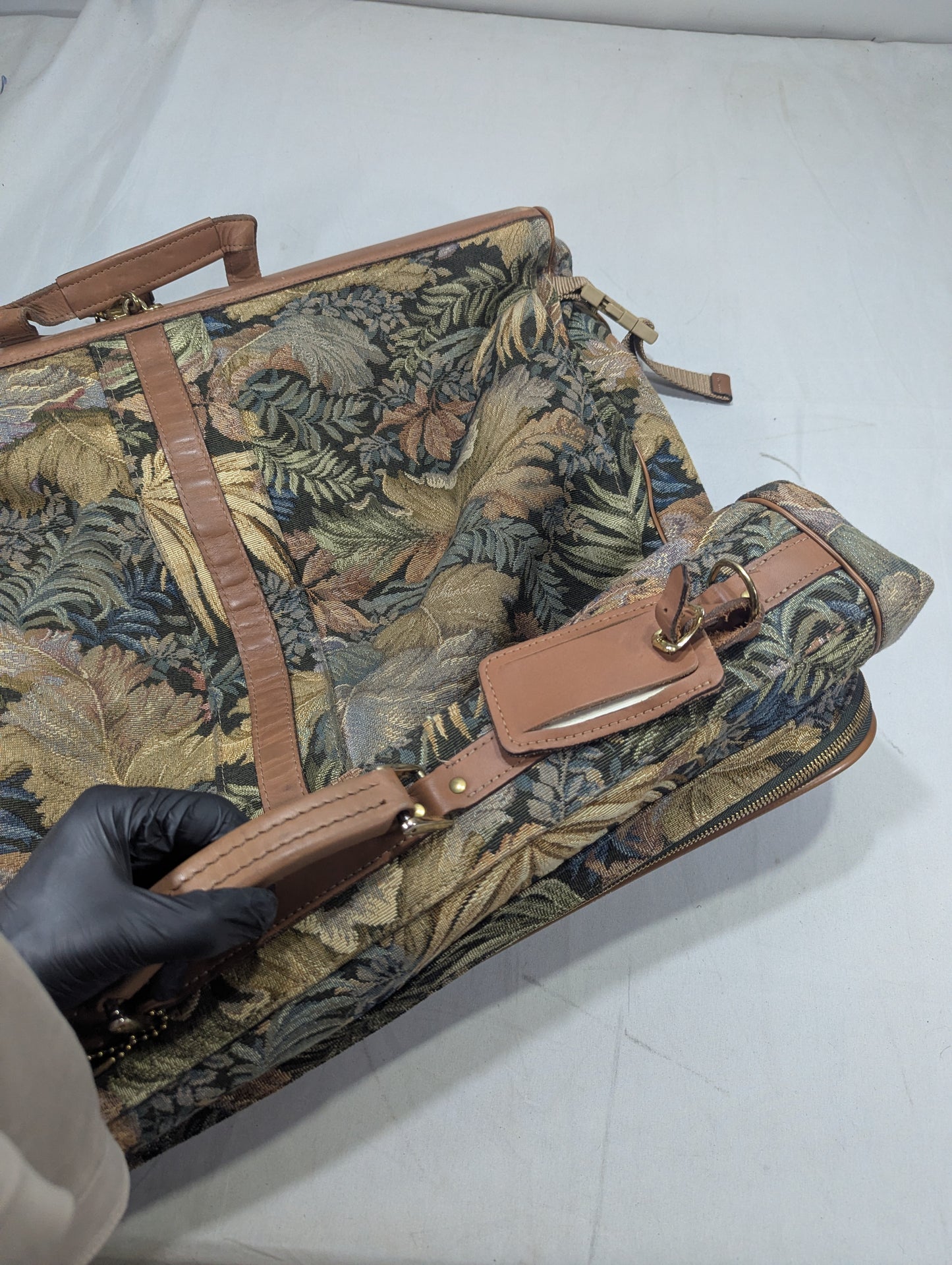 Suit Bag Title will update soon