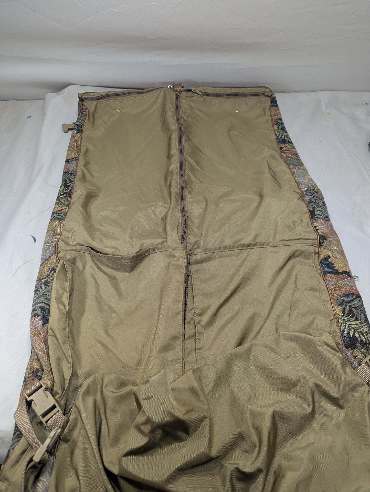 Suit Bag Title will update soon