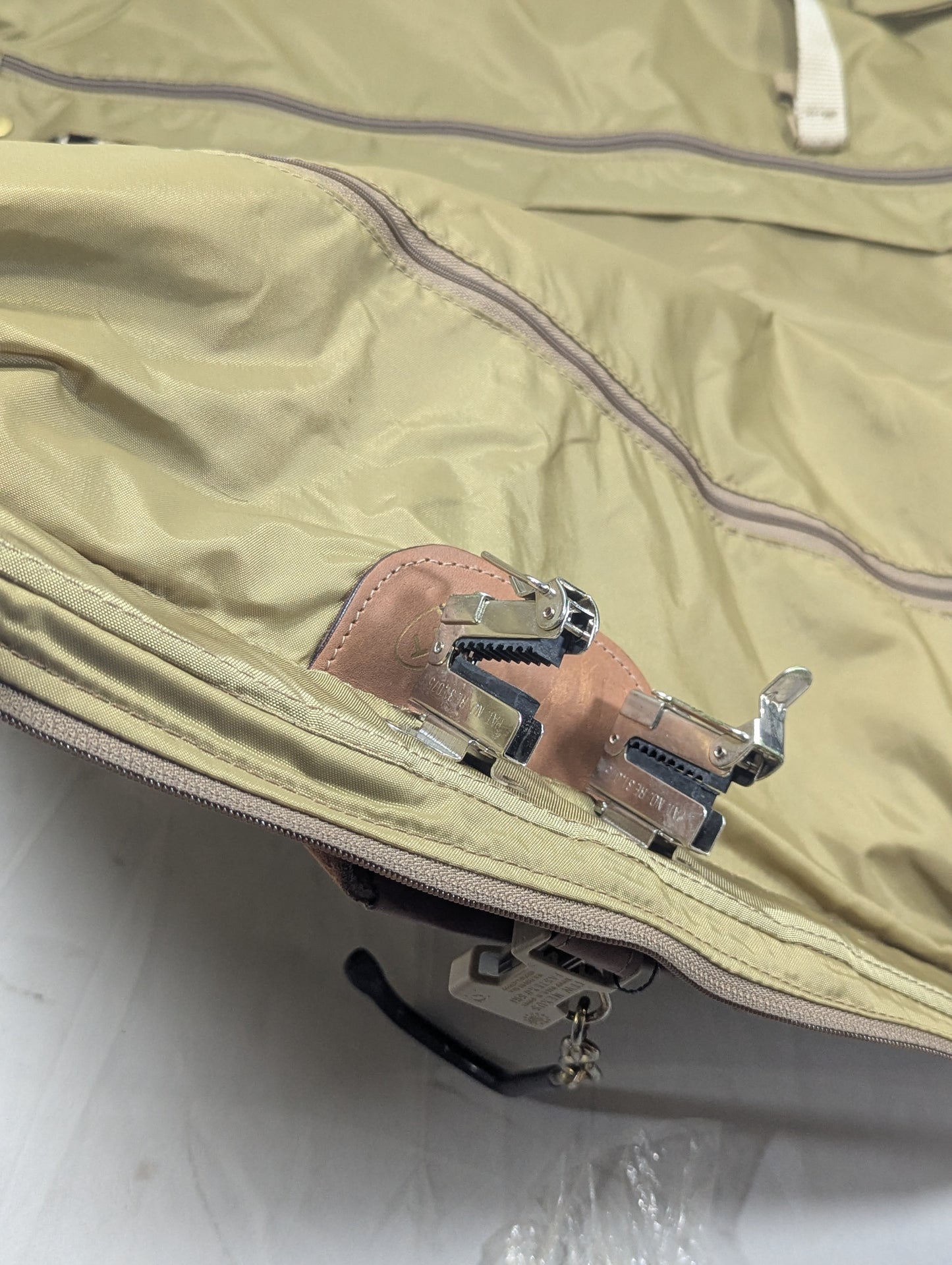 Suit Bag Title will update soon