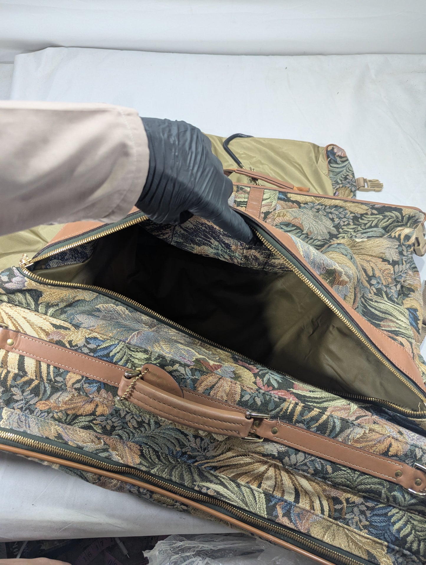 Suit Bag Title will update soon