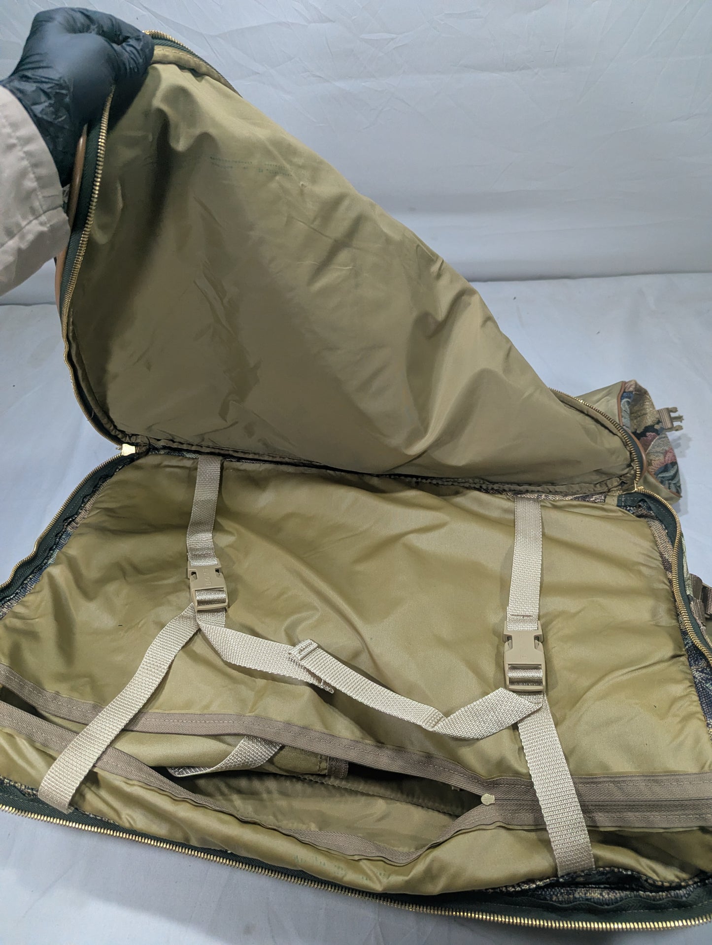 Suit Bag Title will update soon