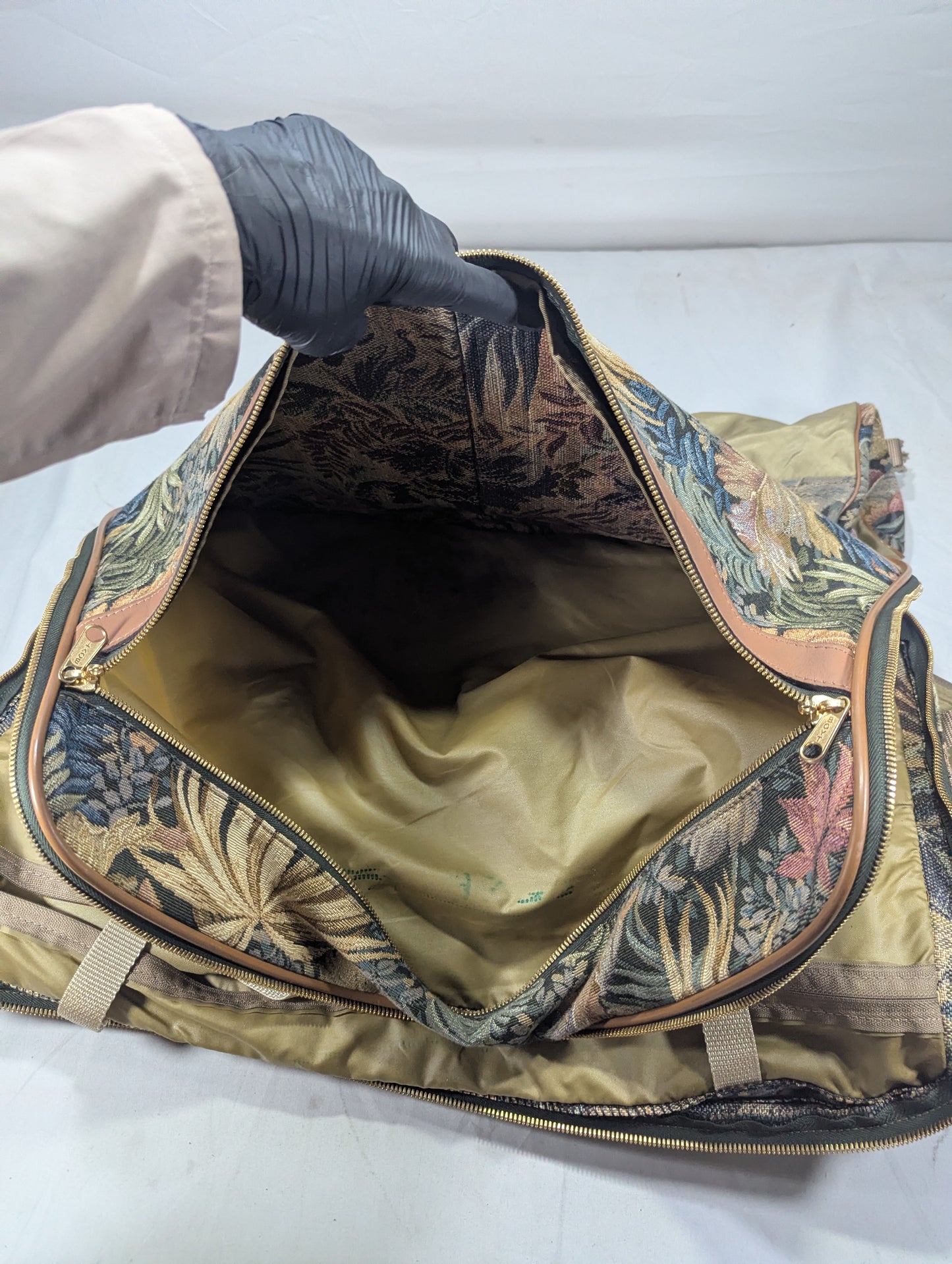 Suit Bag Title will update soon