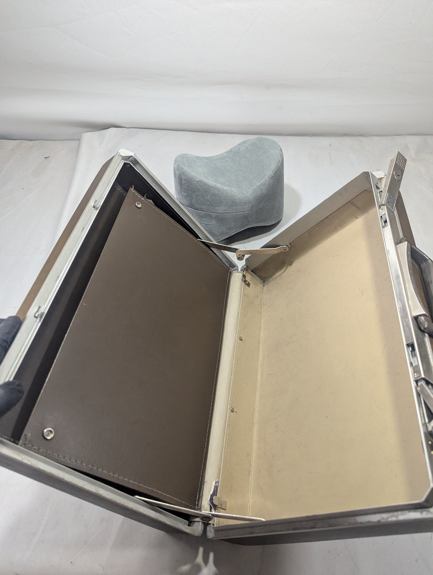Samsonite Briefcase Title will update soon