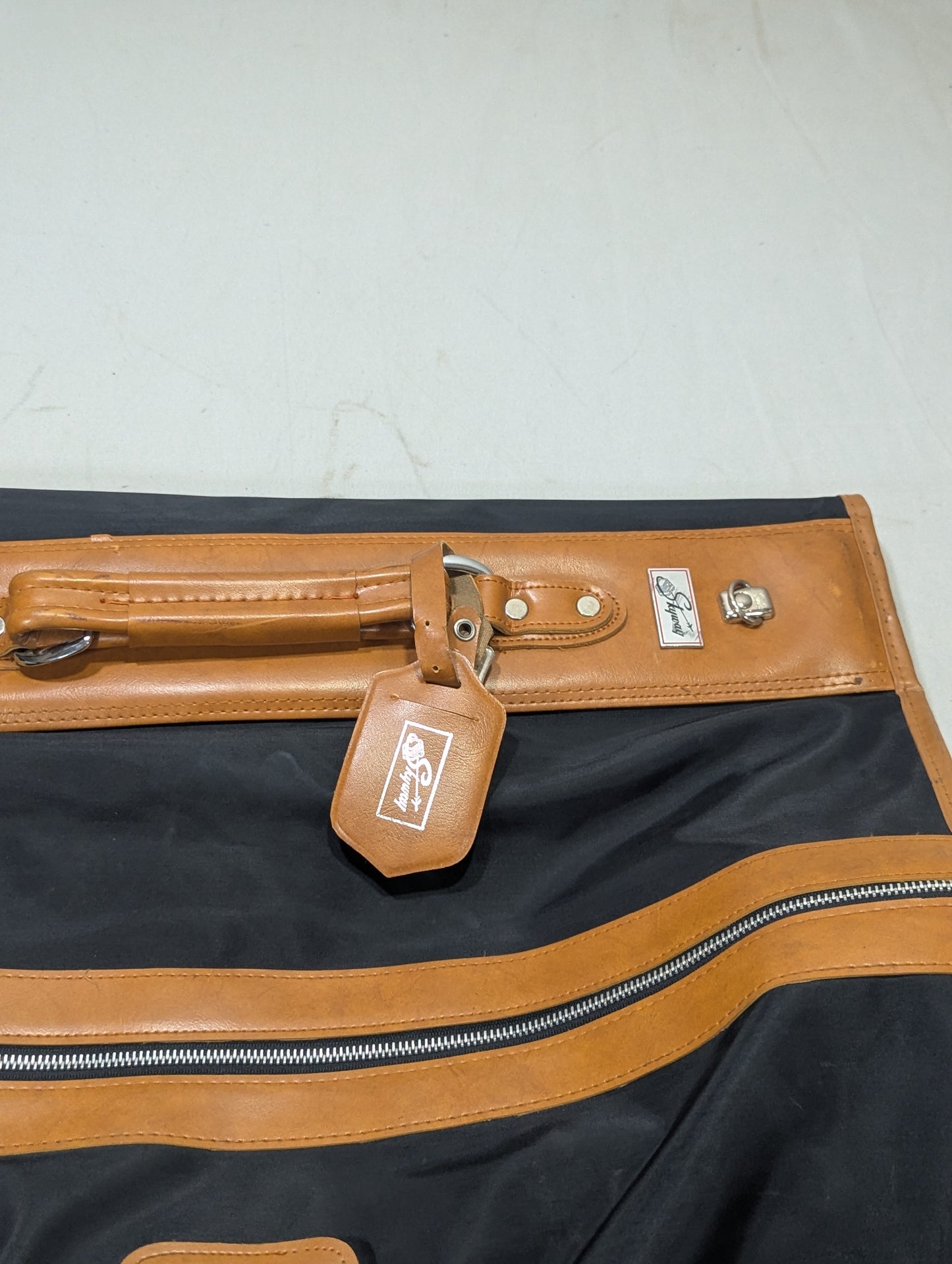 Suit Bag Title will update soon
