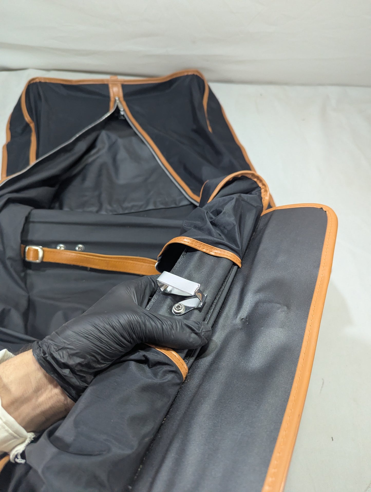 Suit Bag Title will update soon