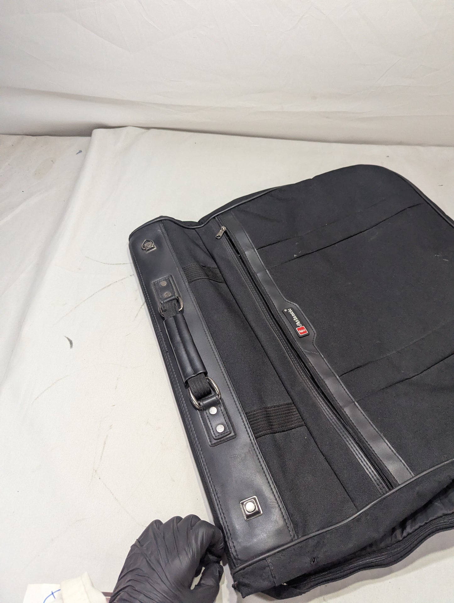 Suit Bag Title will update soon