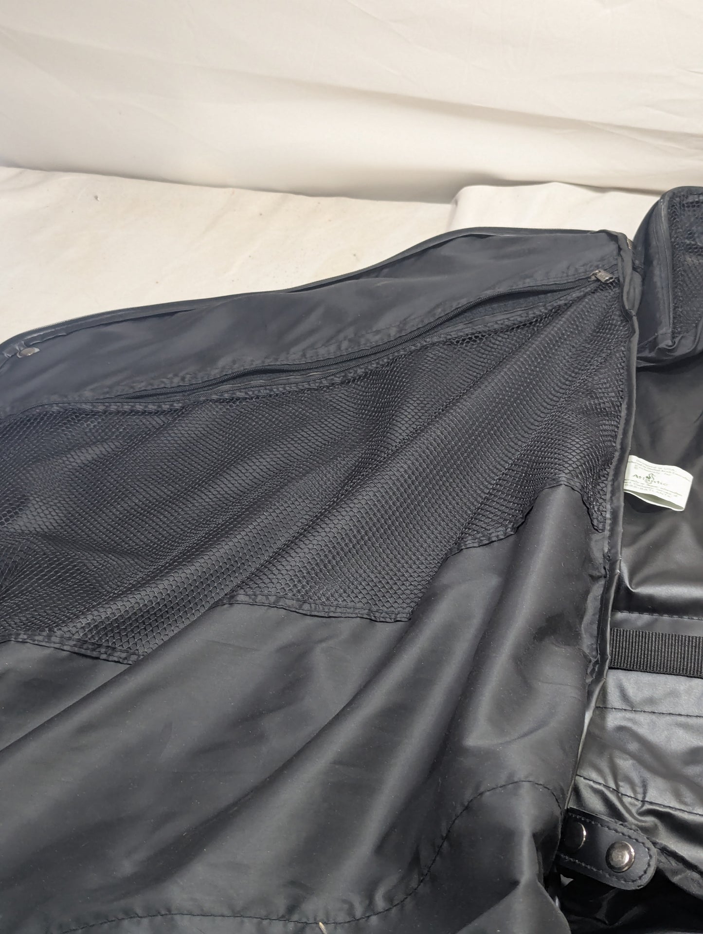Suit Bag Title will update soon