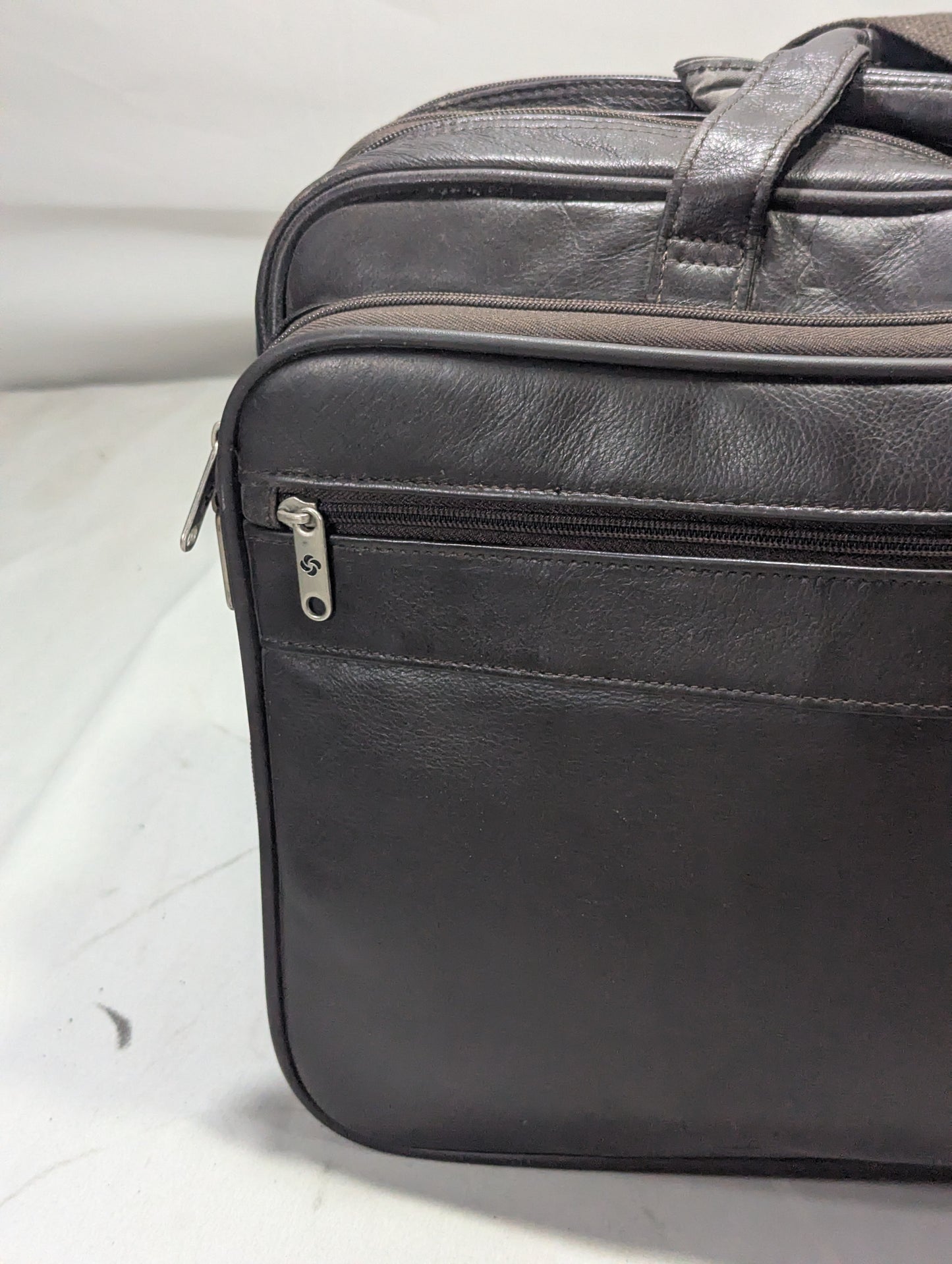 Leather Samsonite Title will update soon