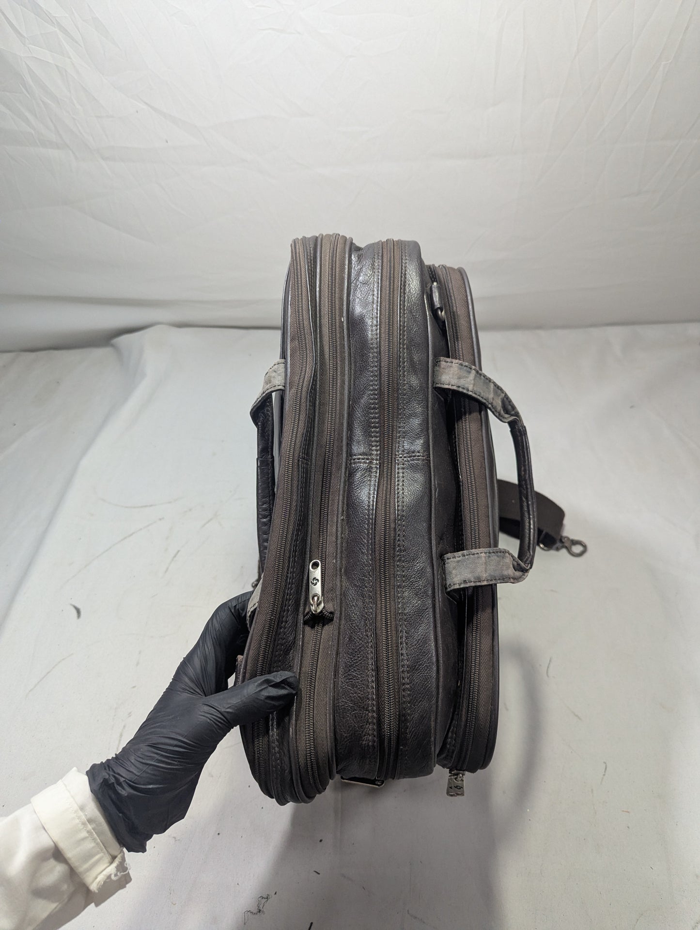 Leather Samsonite Title will update soon