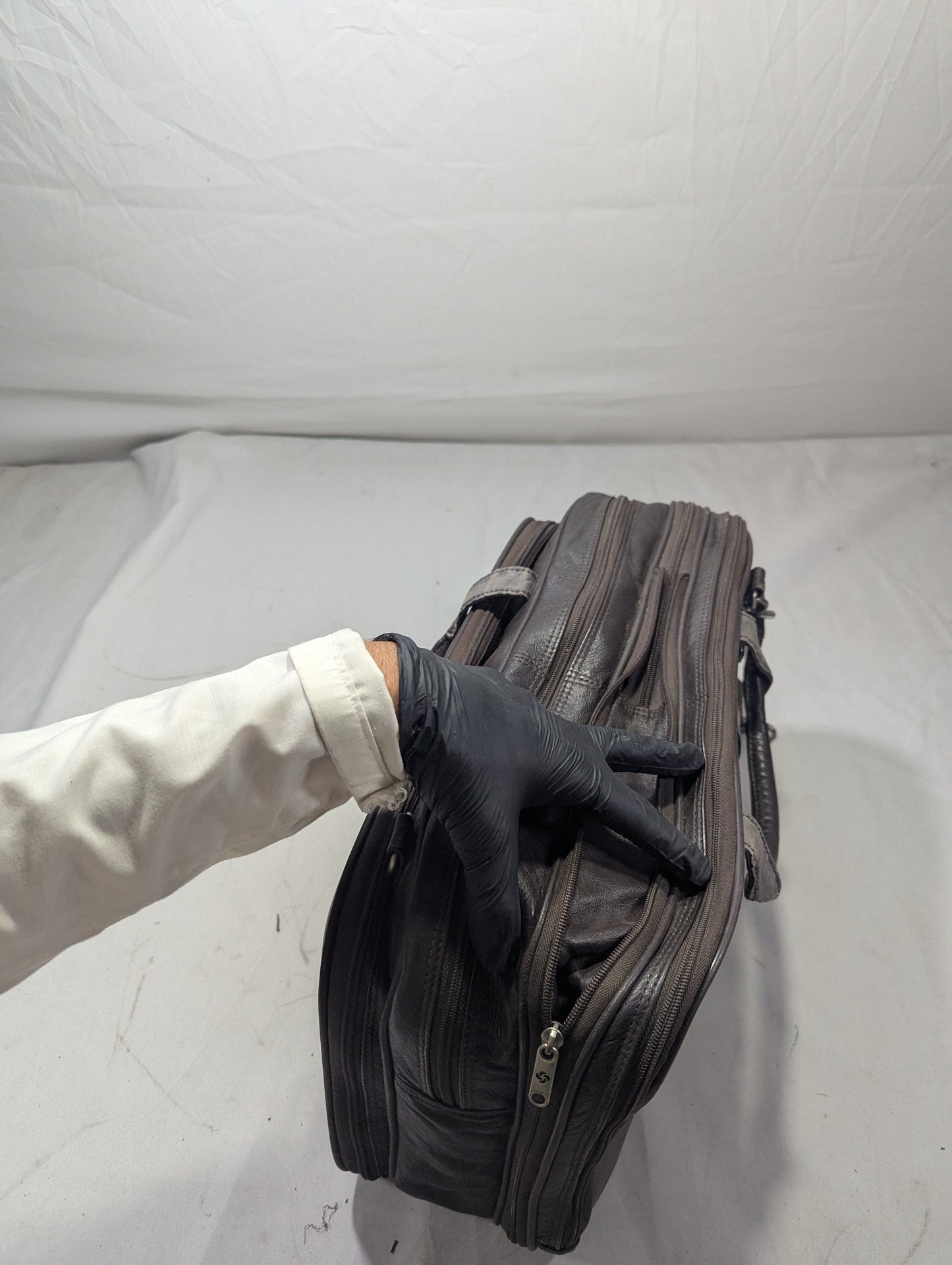 Leather Samsonite Title will update soon