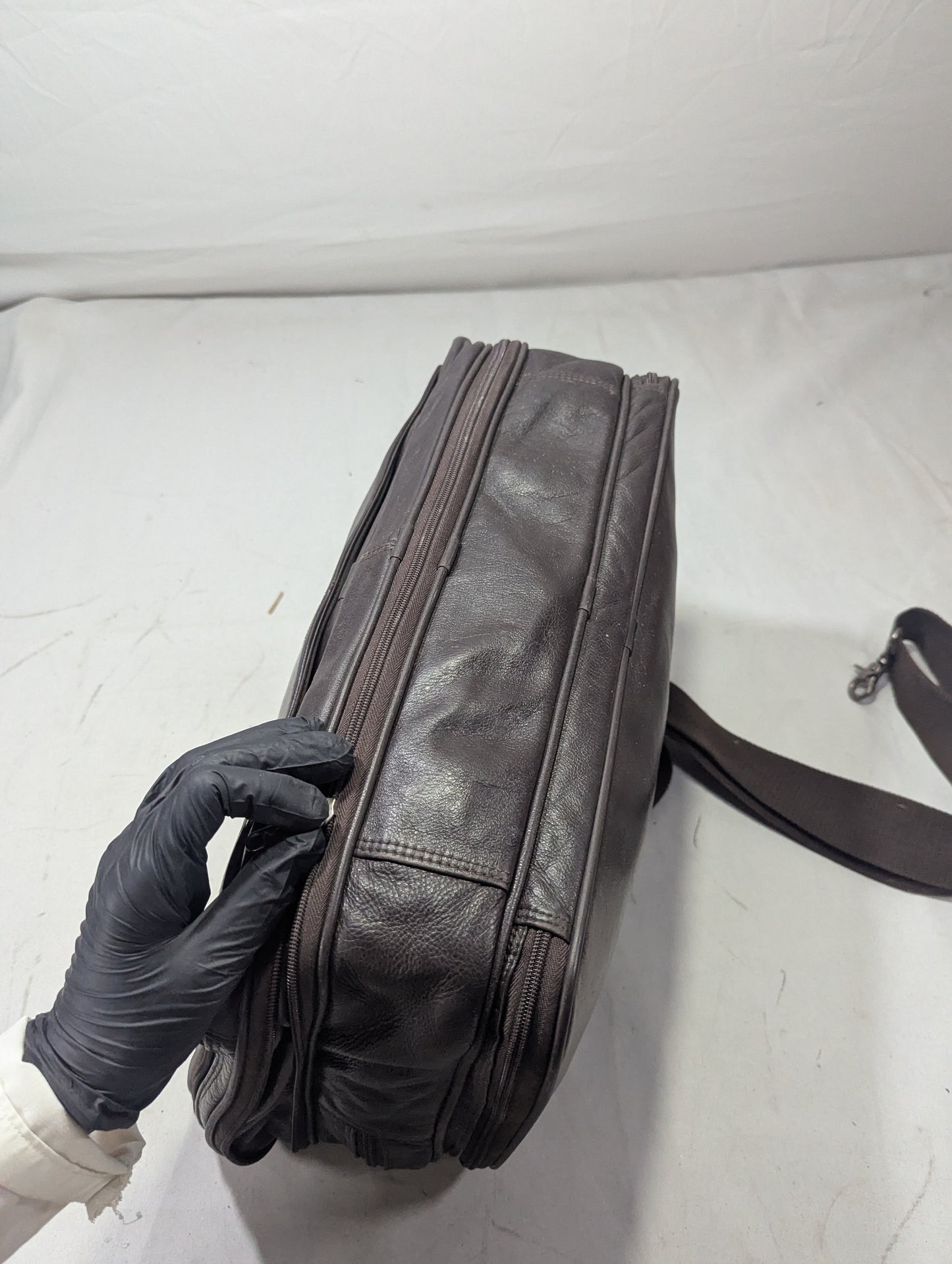 Leather Samsonite Title will update soon