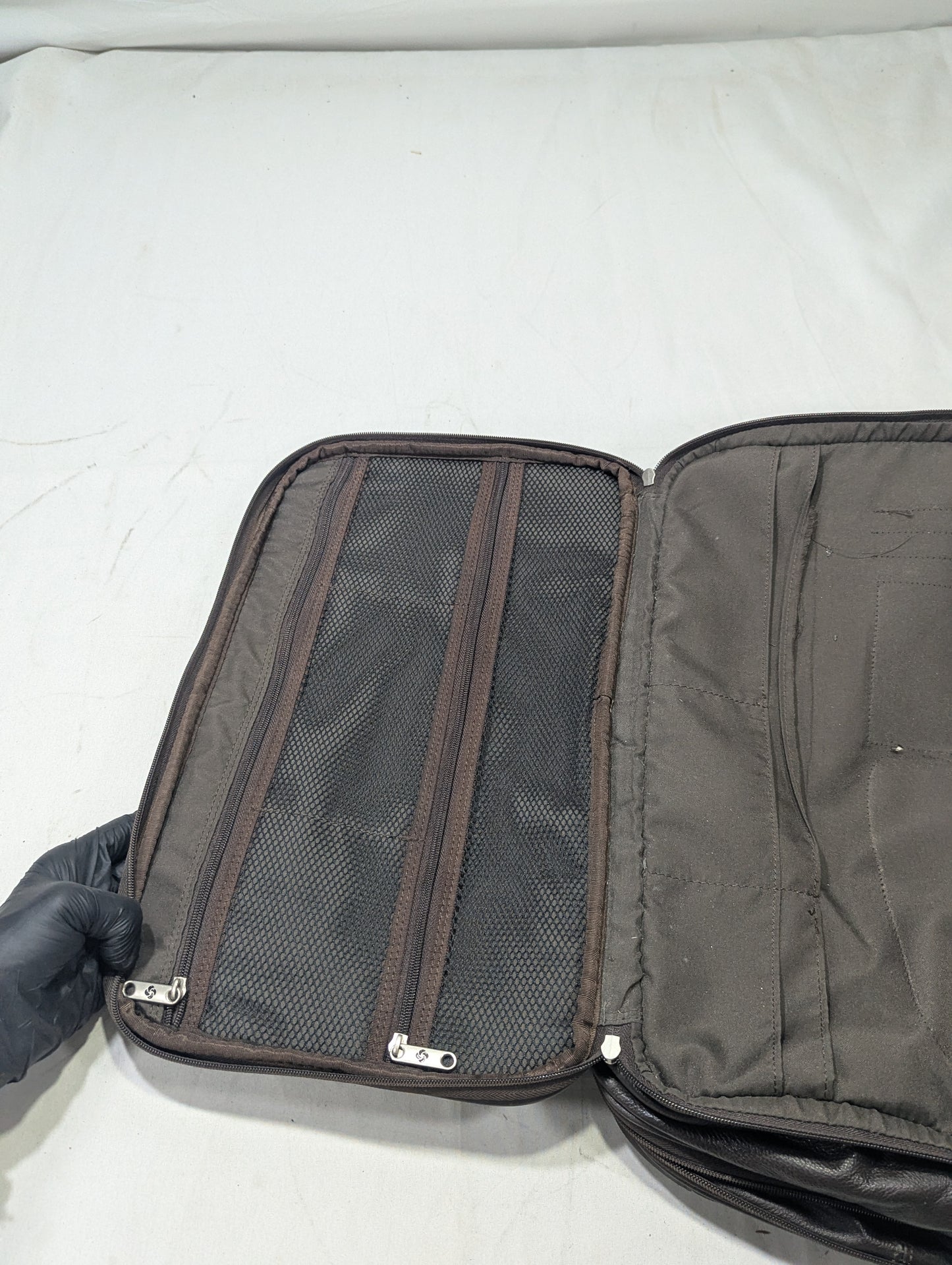 Leather Samsonite Title will update soon