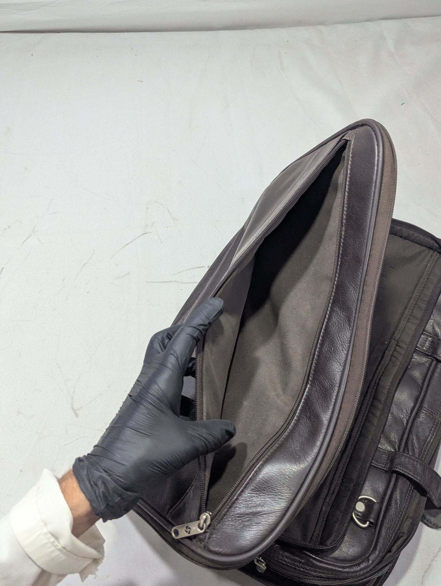 Leather Samsonite Title will update soon