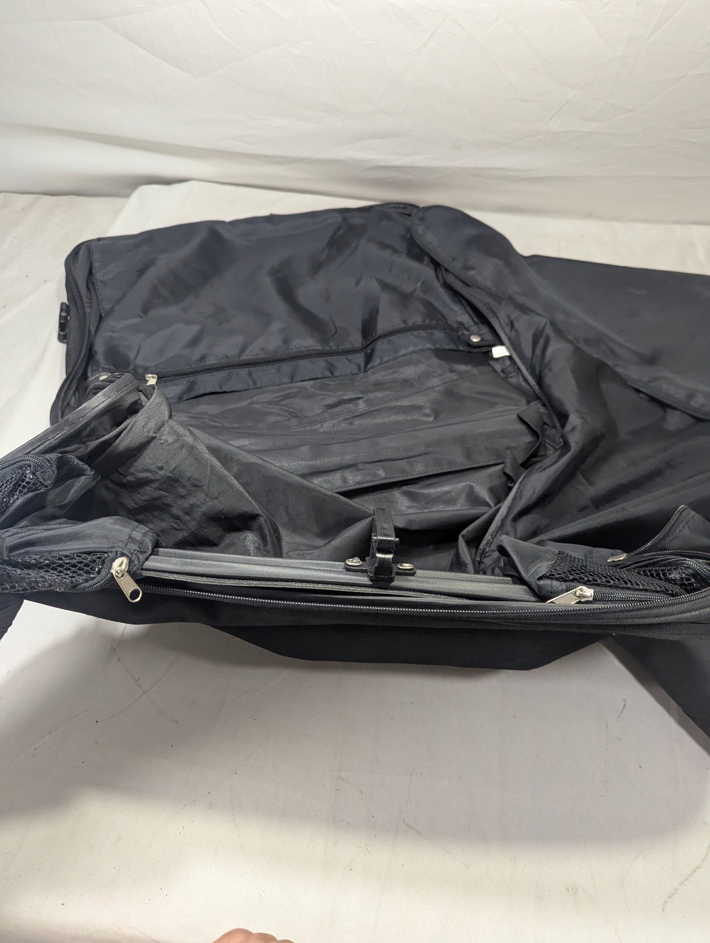 Suit Bag Title will update soon