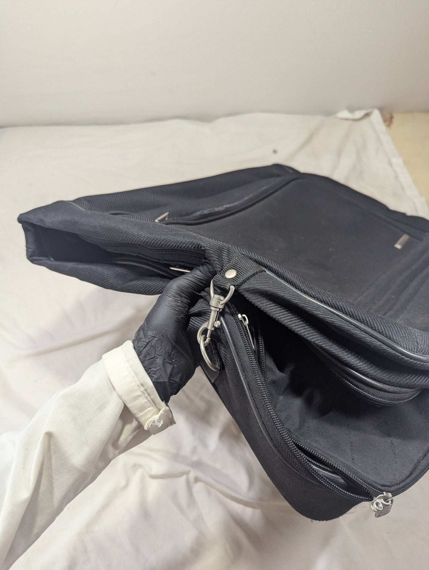 Suit Bag Title will update soon