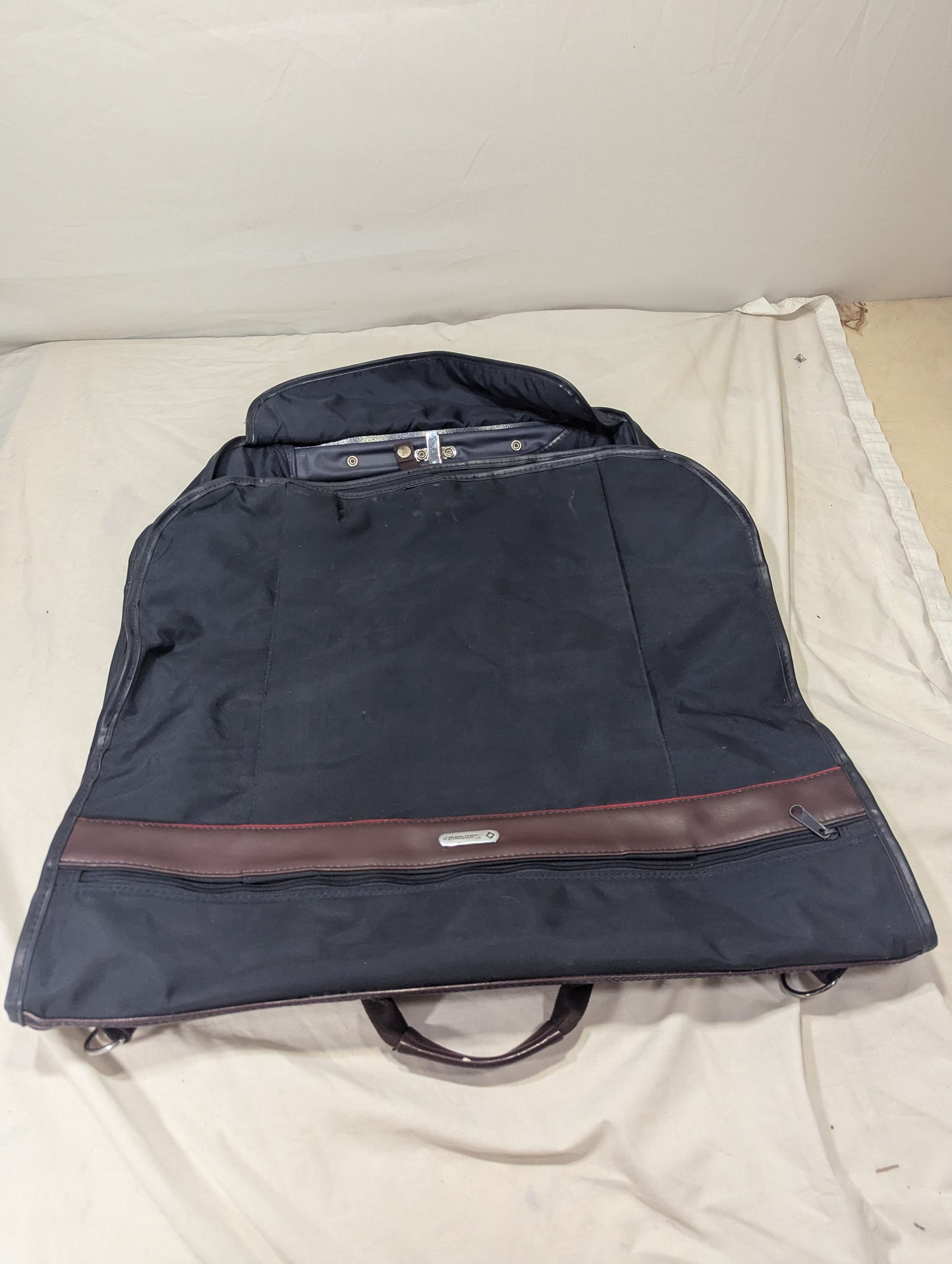 Suit Bag Title will update soon