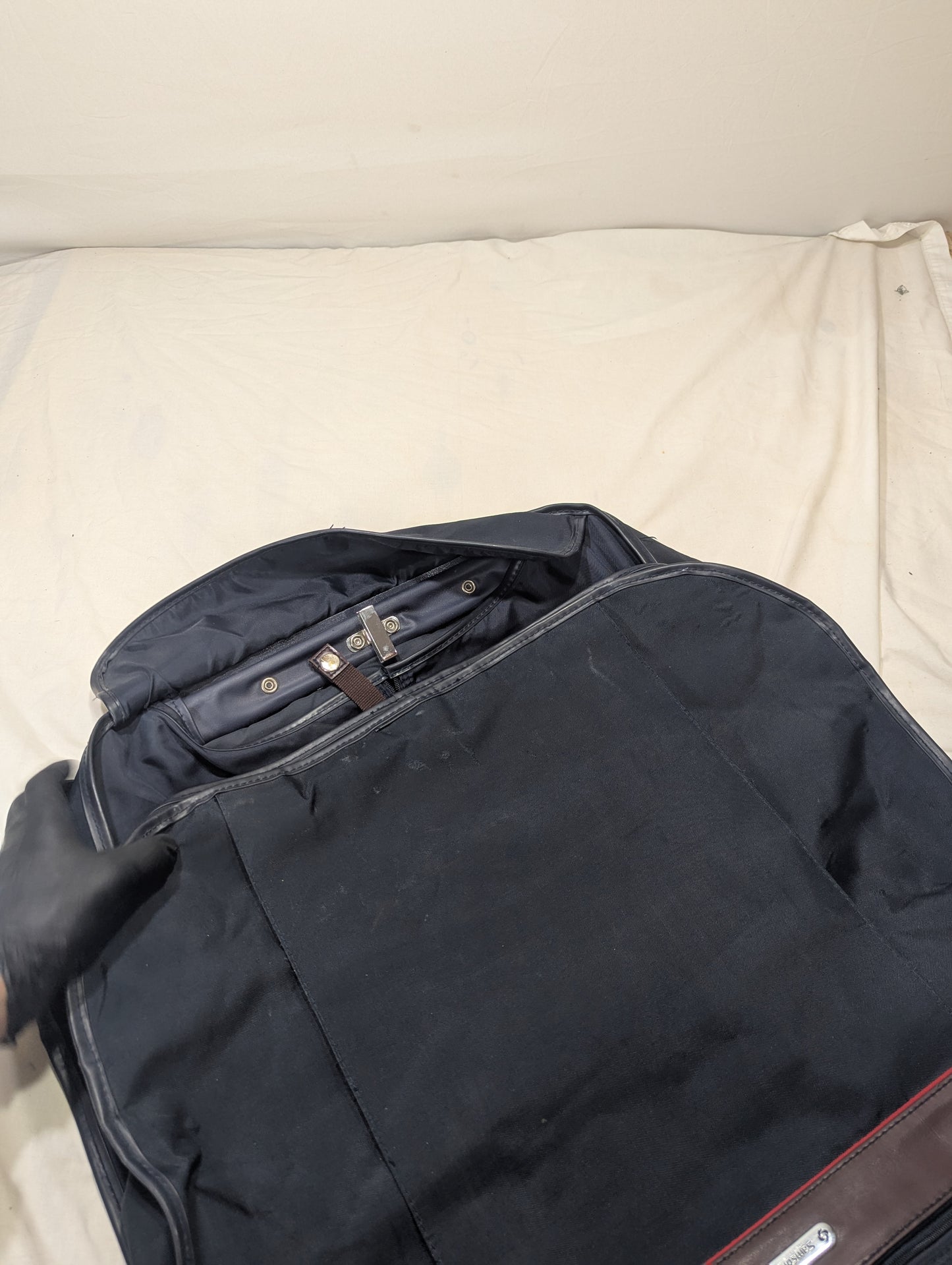 Suit Bag Title will update soon