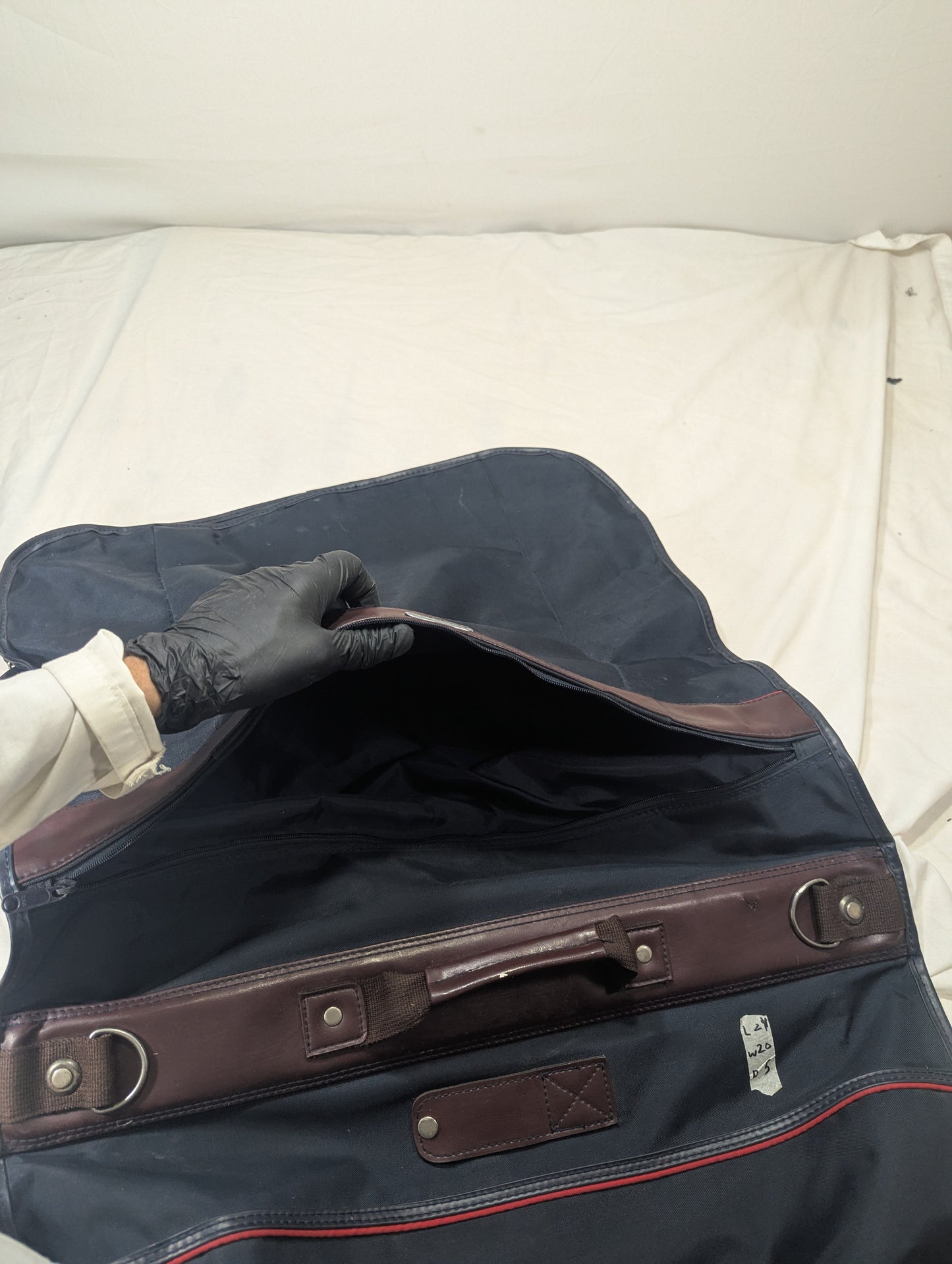 Suit Bag Title will update soon