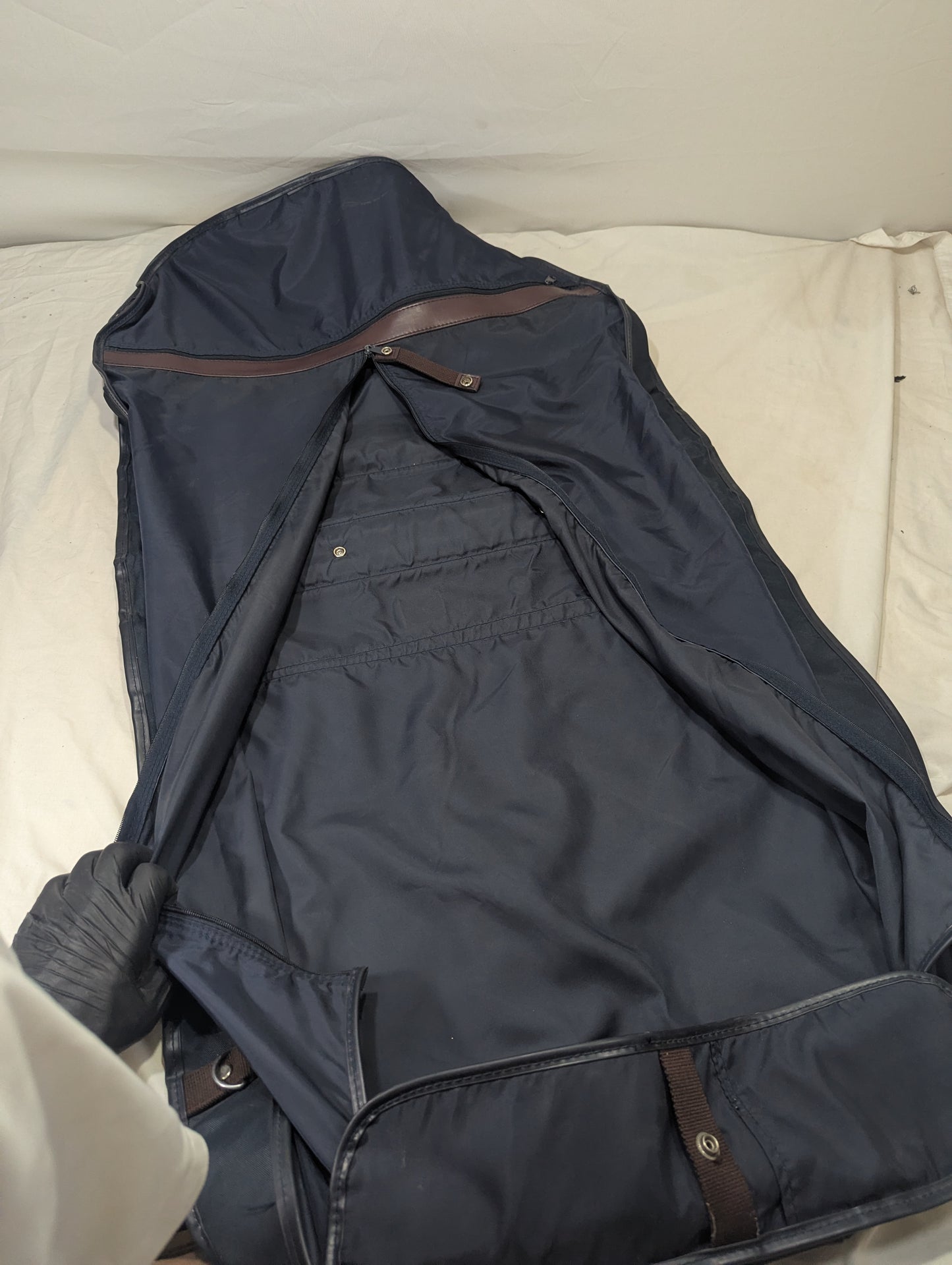 Suit Bag Title will update soon