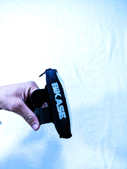 Wrist mobile belt/pouch U15
